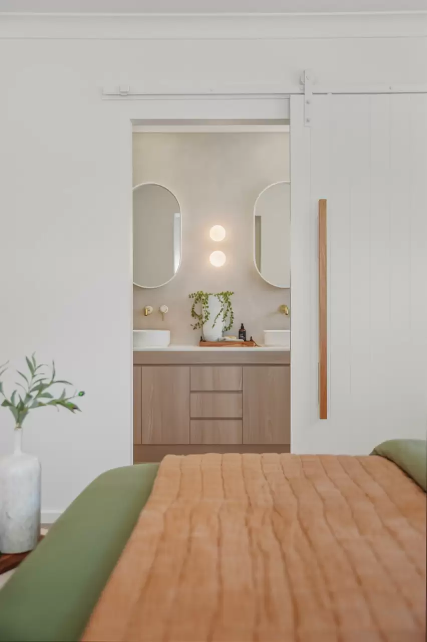 2/69 Queen Street, Cleveland Sold by Queensland Sotheby's International Realty - image 1