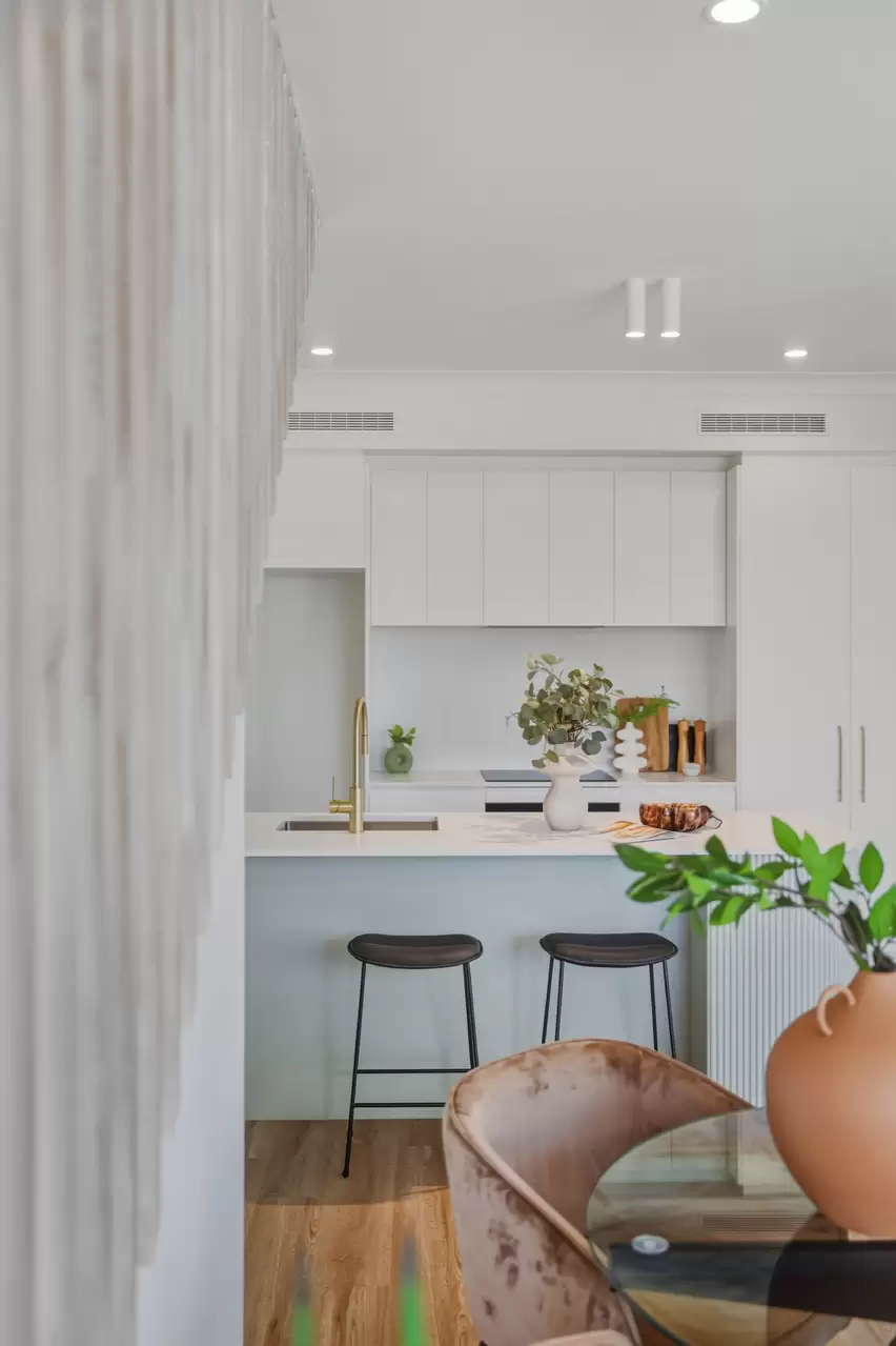 2/69 Queen Street, Cleveland Sold by Queensland Sotheby's International Realty - image 1