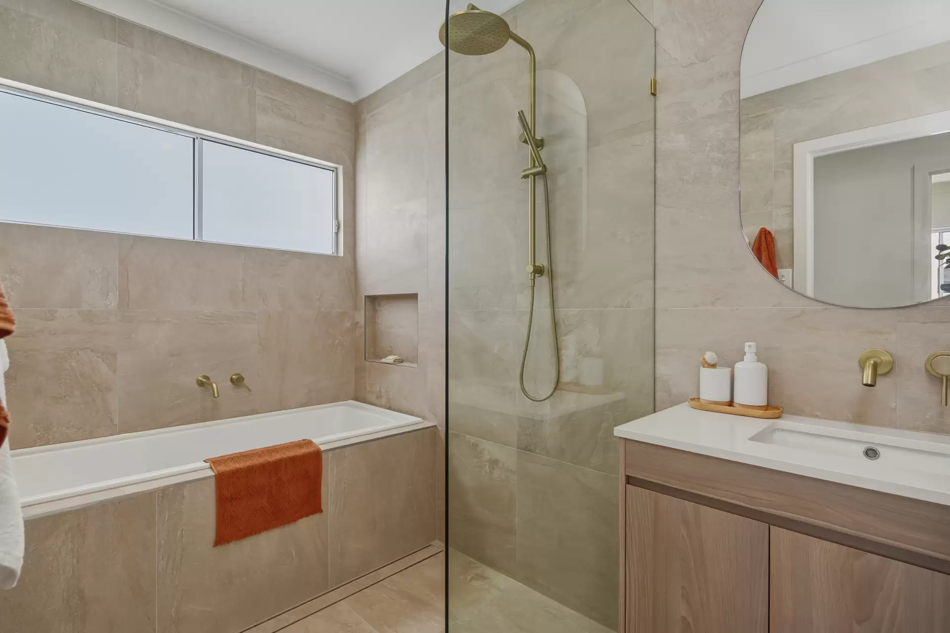 2/69 Queen Street, Cleveland Sold by Queensland Sotheby's International Realty - image 1