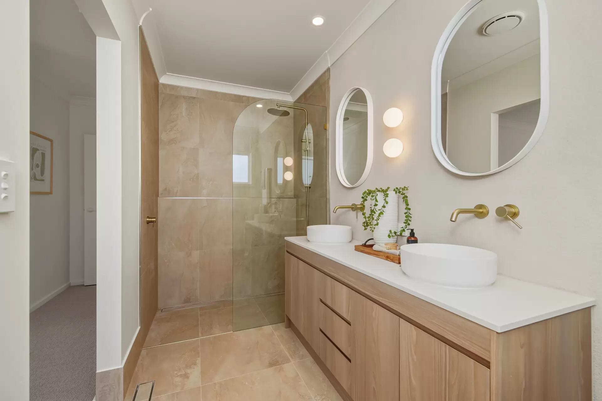 2/69 Queen Street, Cleveland Sold by Queensland Sotheby's International Realty - image 1