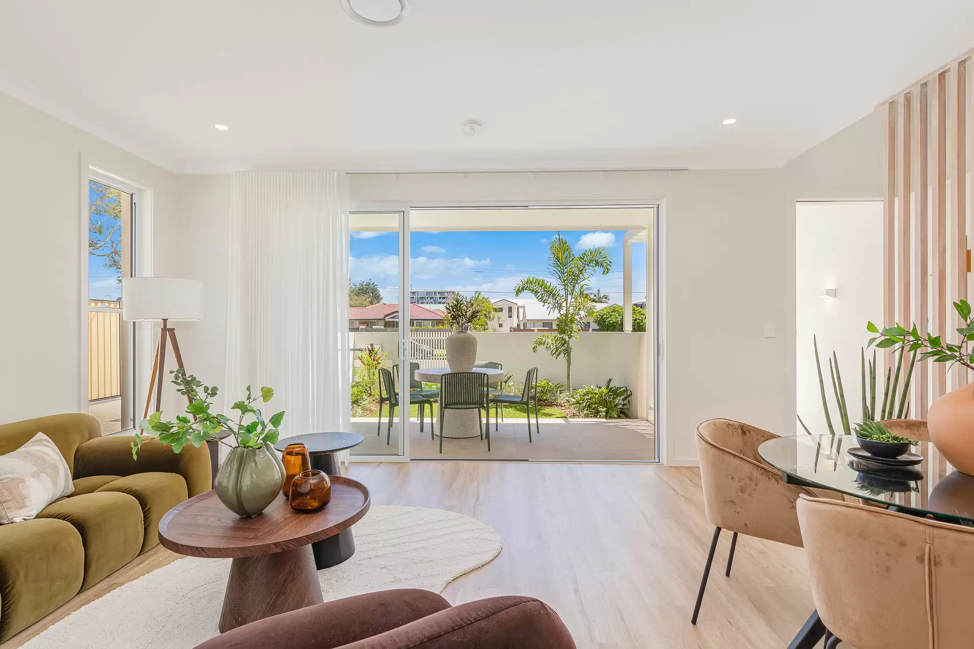 2/69 Queen Street, Cleveland Sold by Queensland Sotheby's International Realty - image 1
