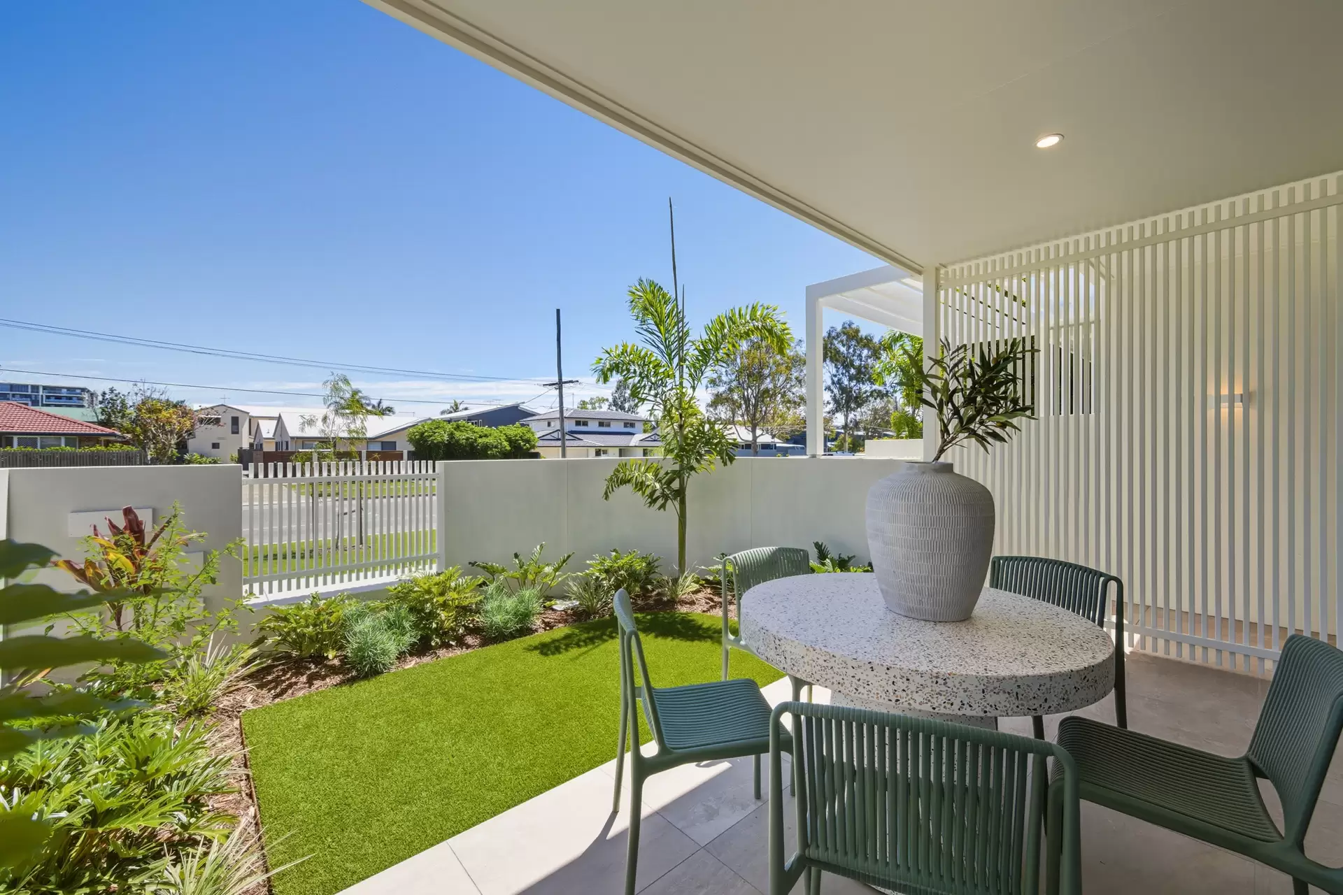 2/69 Queen Street, Cleveland Sold by Queensland Sotheby's International Realty - image 1