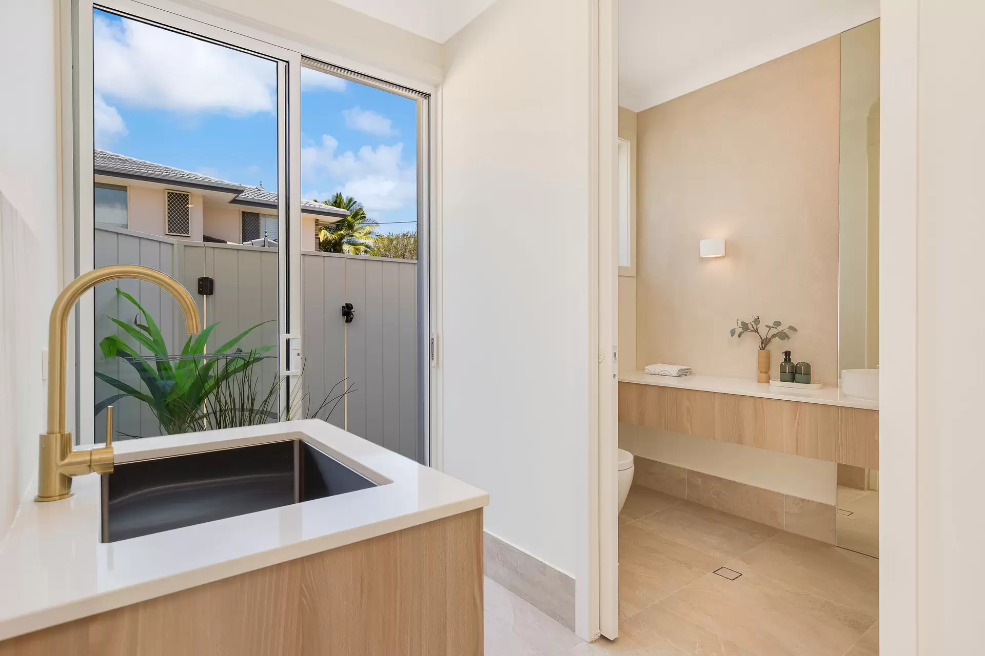 2/69 Queen Street, Cleveland Sold by Queensland Sotheby's International Realty - image 1