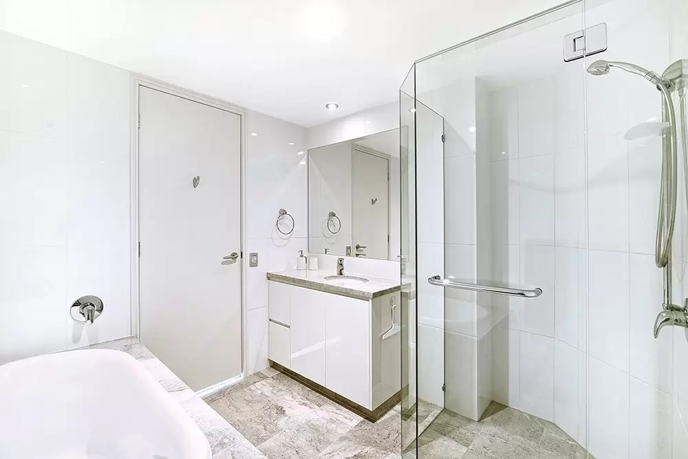31/11 Peak Avenue, Main Beach Sold by Queensland Sotheby's International Realty - image 1