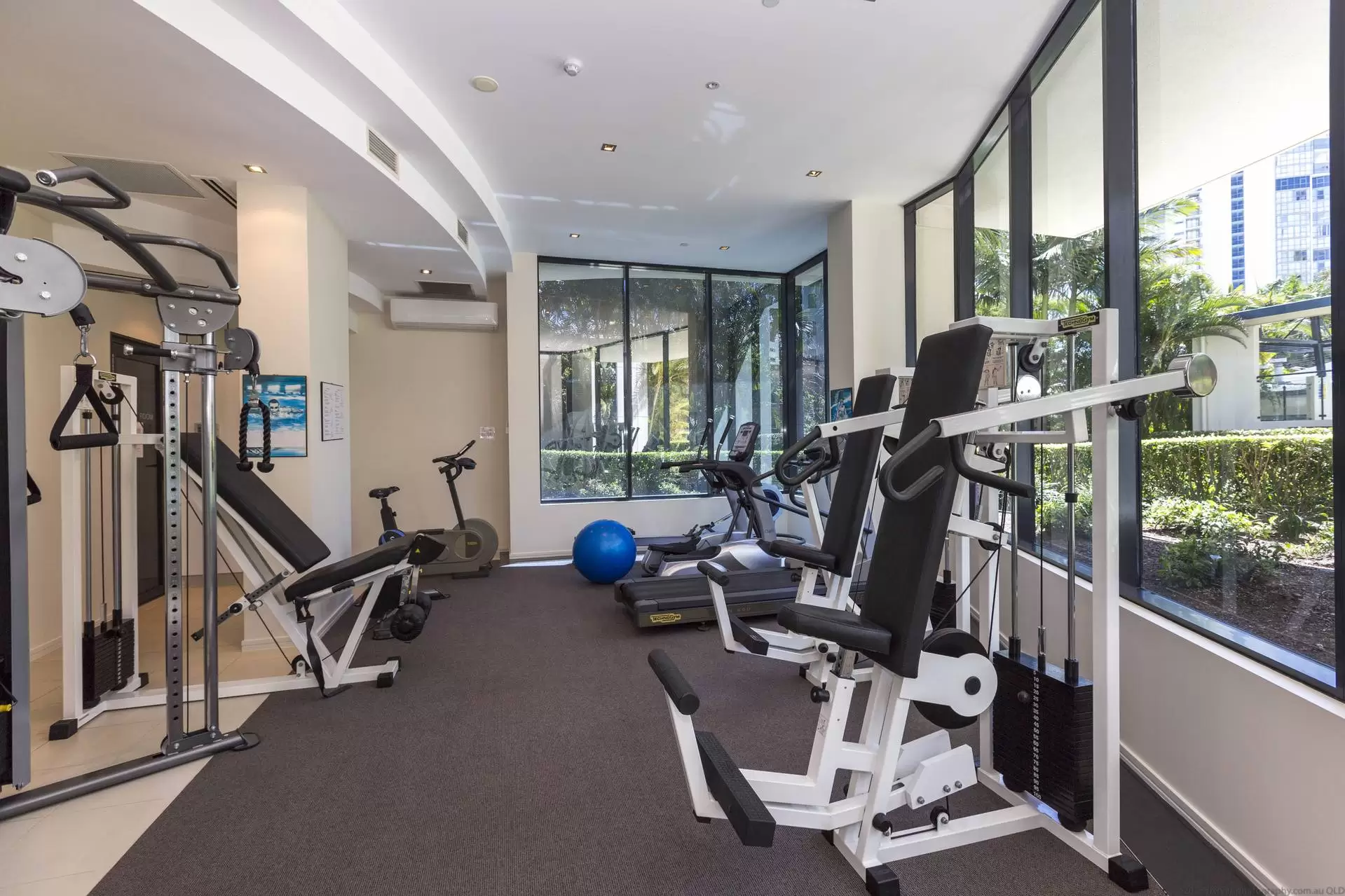 31/11 Peak Avenue, Main Beach Sold by Queensland Sotheby's International Realty - image 1