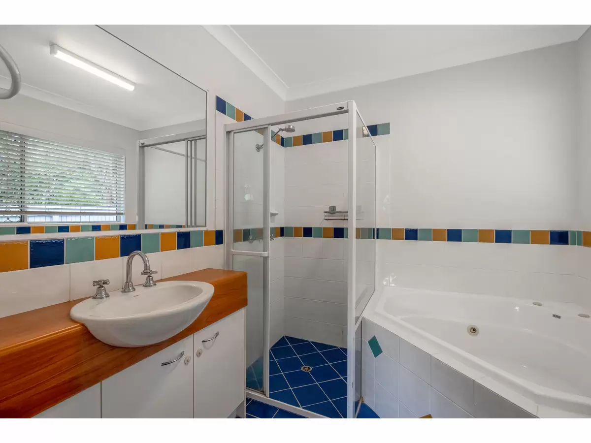 4 Highgrove Circuit, Peregian Springs Sold by Queensland Sotheby's International Realty - image 1