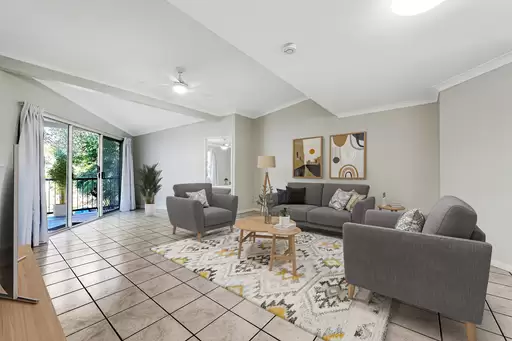 6/9 Mudjimba Beach Road, Mudjimba Sold by 