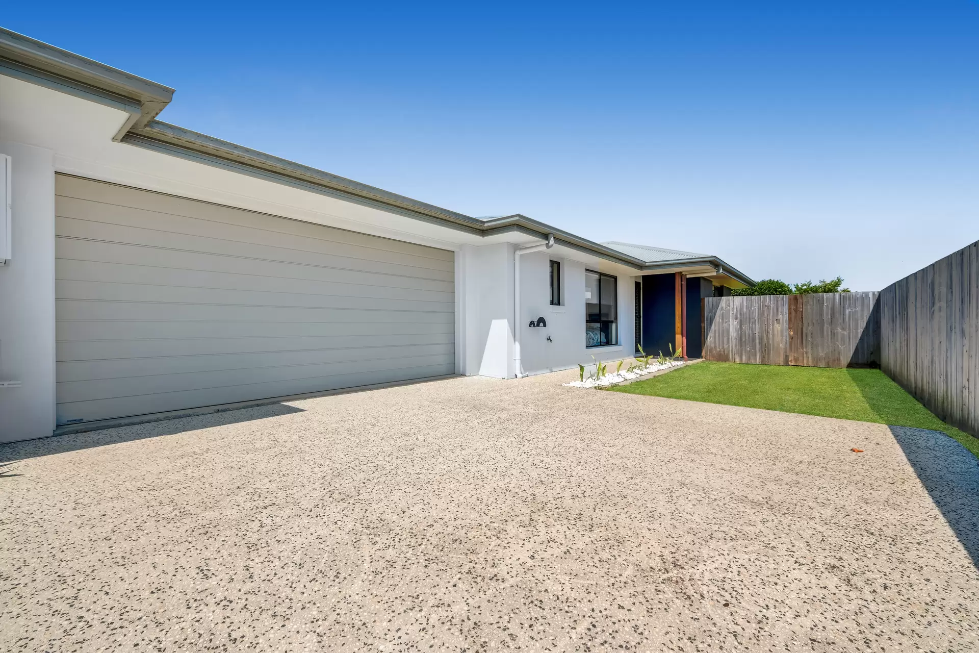 37 Ruby Crescent, Meridan Plains Sold by Queensland Sotheby's International Realty - image 1