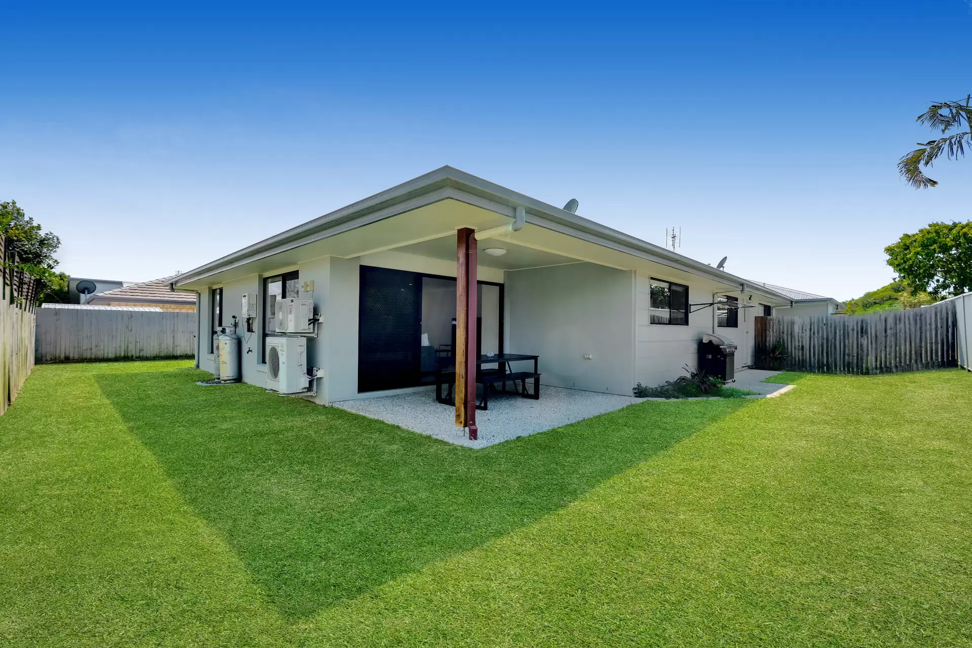 37 Ruby Crescent, Meridan Plains Sold by Queensland Sotheby's International Realty - image 1
