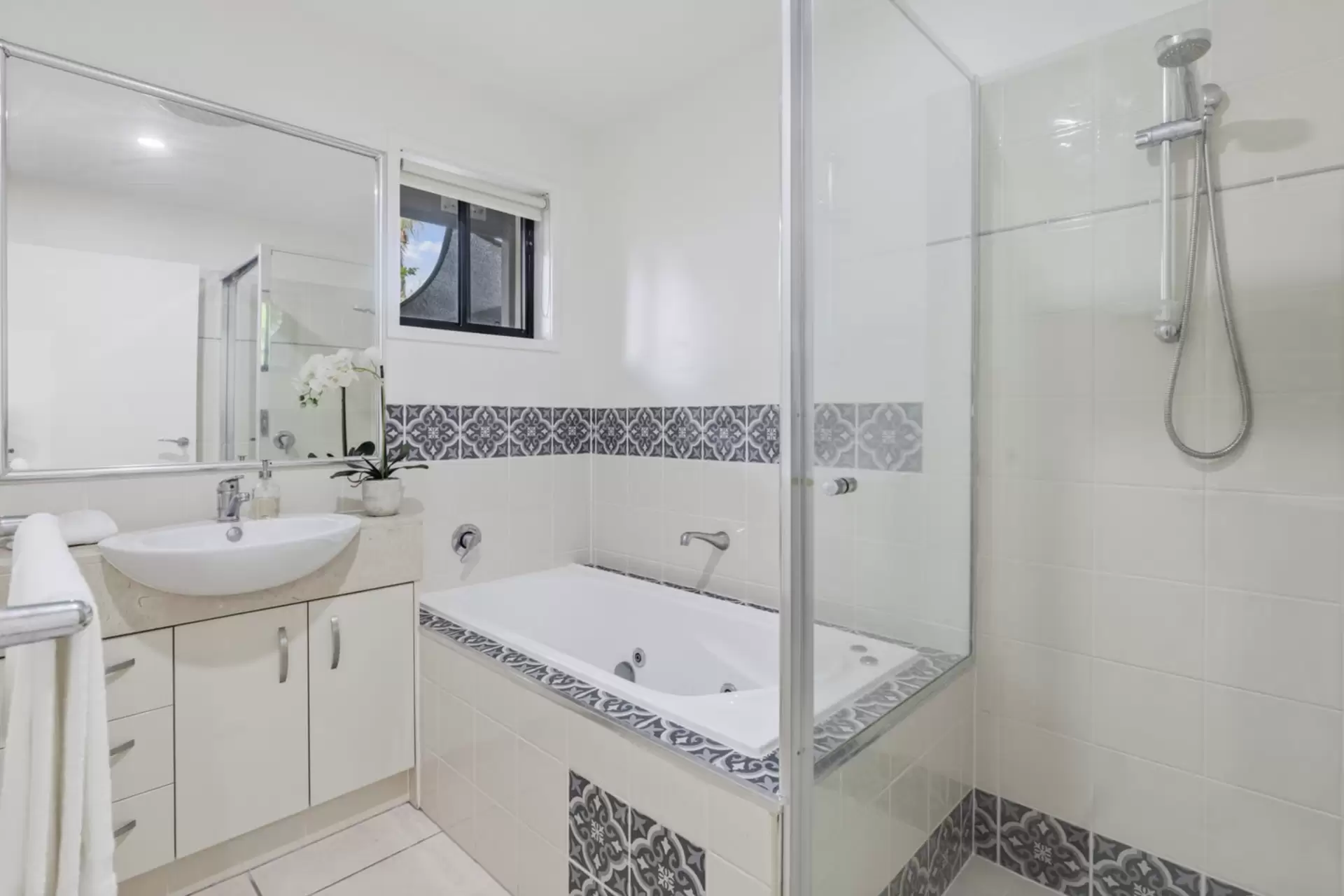 2/23 Catalina Drive, Mudjimba Sold by Queensland Sotheby's International Realty - image 1