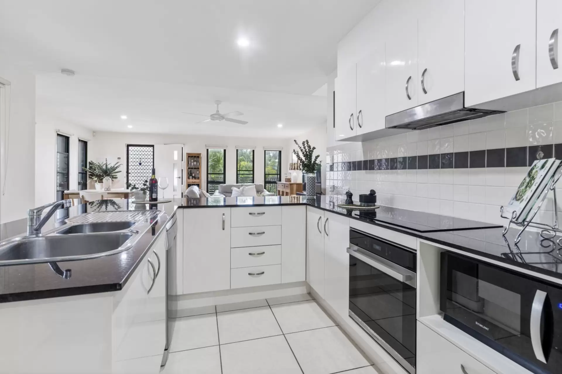 2/23 Catalina Drive, Mudjimba Sold by Queensland Sotheby's International Realty - image 1