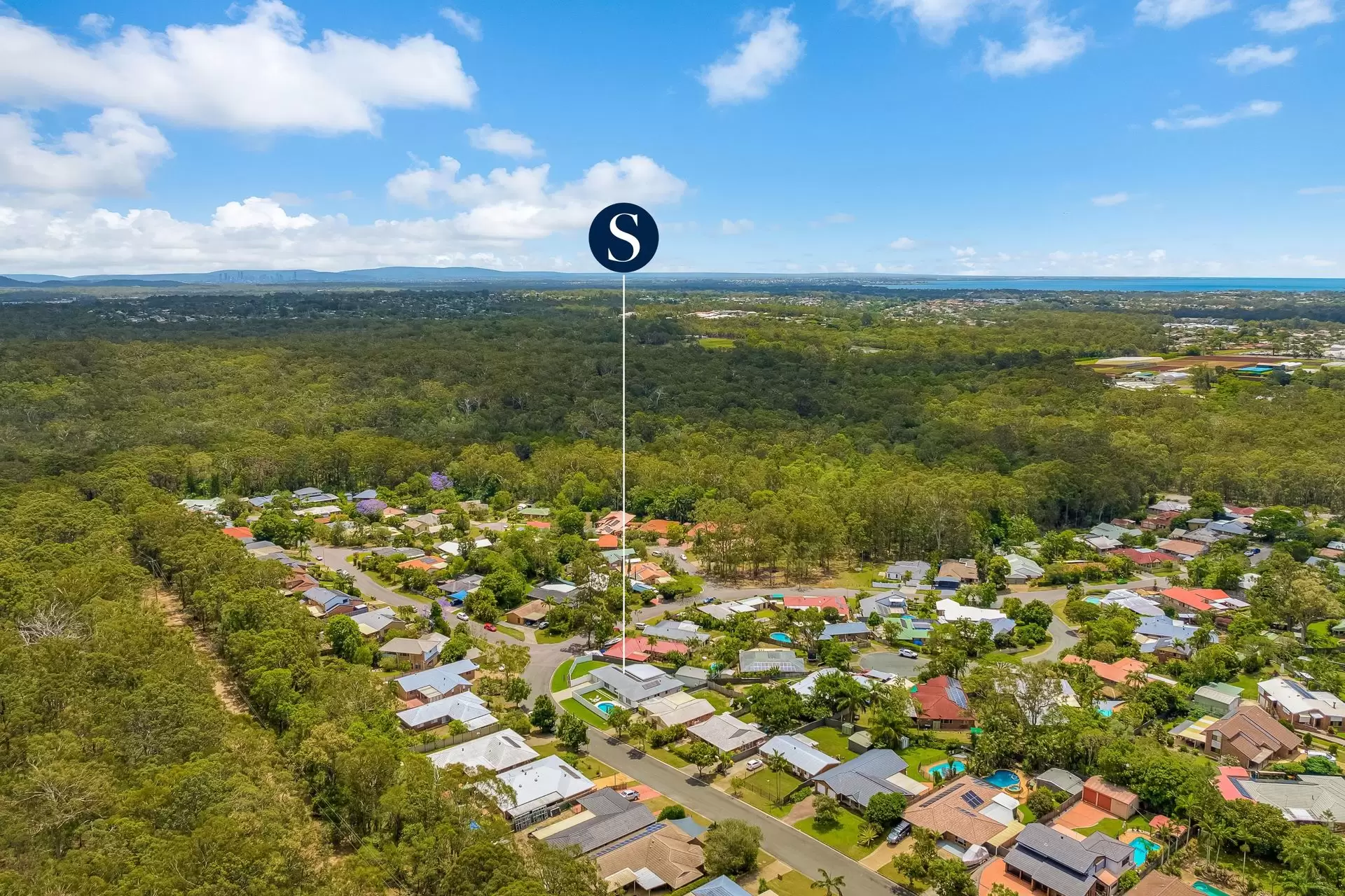 39 Sunshine Drive, Cleveland Sold by Queensland Sotheby's International Realty - image 1
