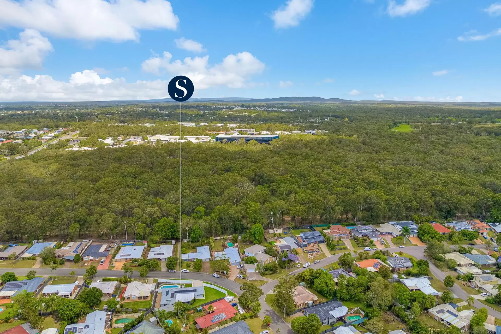 39 Sunshine Drive, Cleveland Sold by Queensland Sotheby's International Realty - image 1