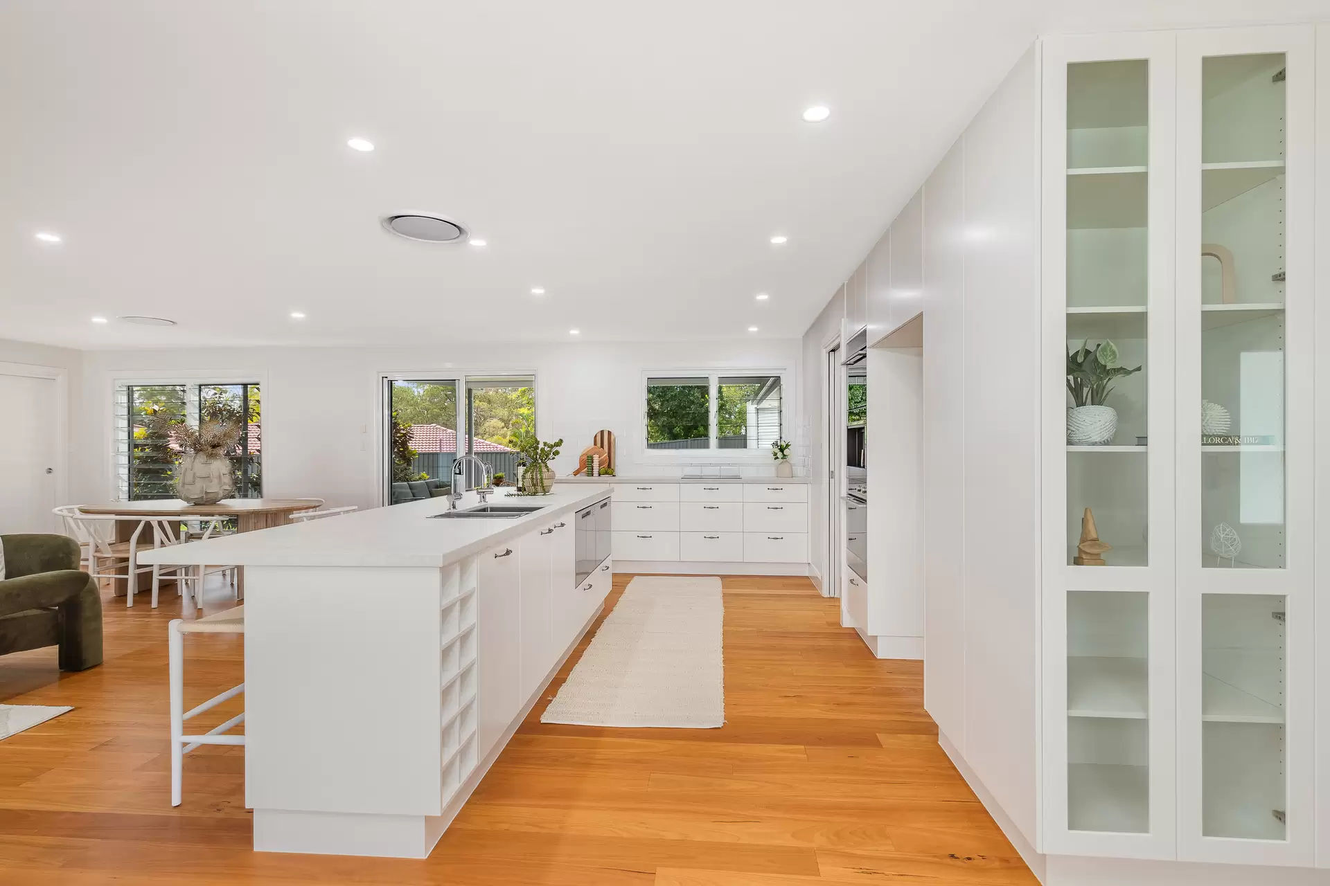 39 Sunshine Drive, Cleveland Sold by Queensland Sotheby's International Realty - image 1