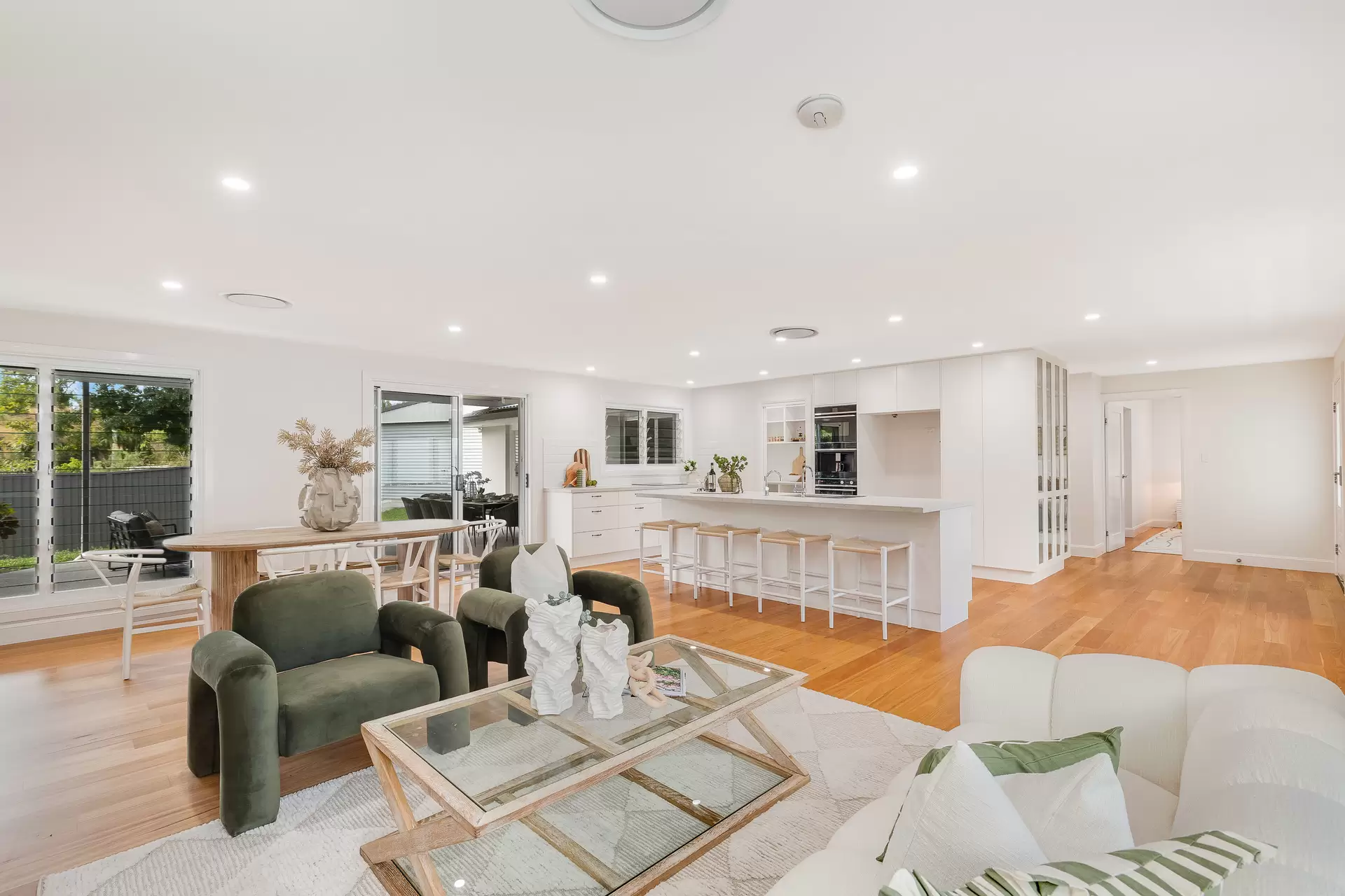39 Sunshine Drive, Cleveland Sold by Queensland Sotheby's International Realty - image 1