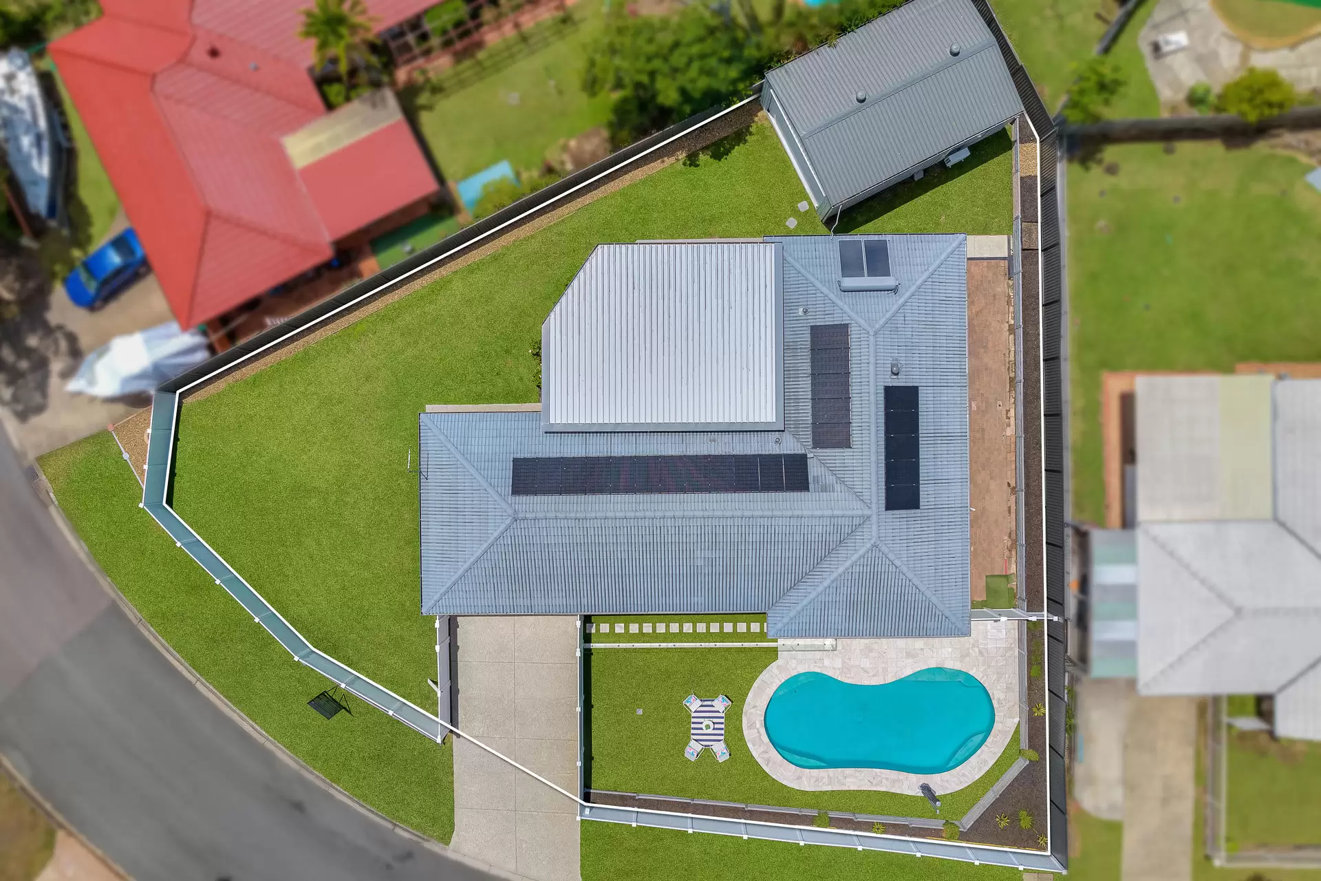 39 Sunshine Drive, Cleveland Sold by Queensland Sotheby's International Realty - image 1