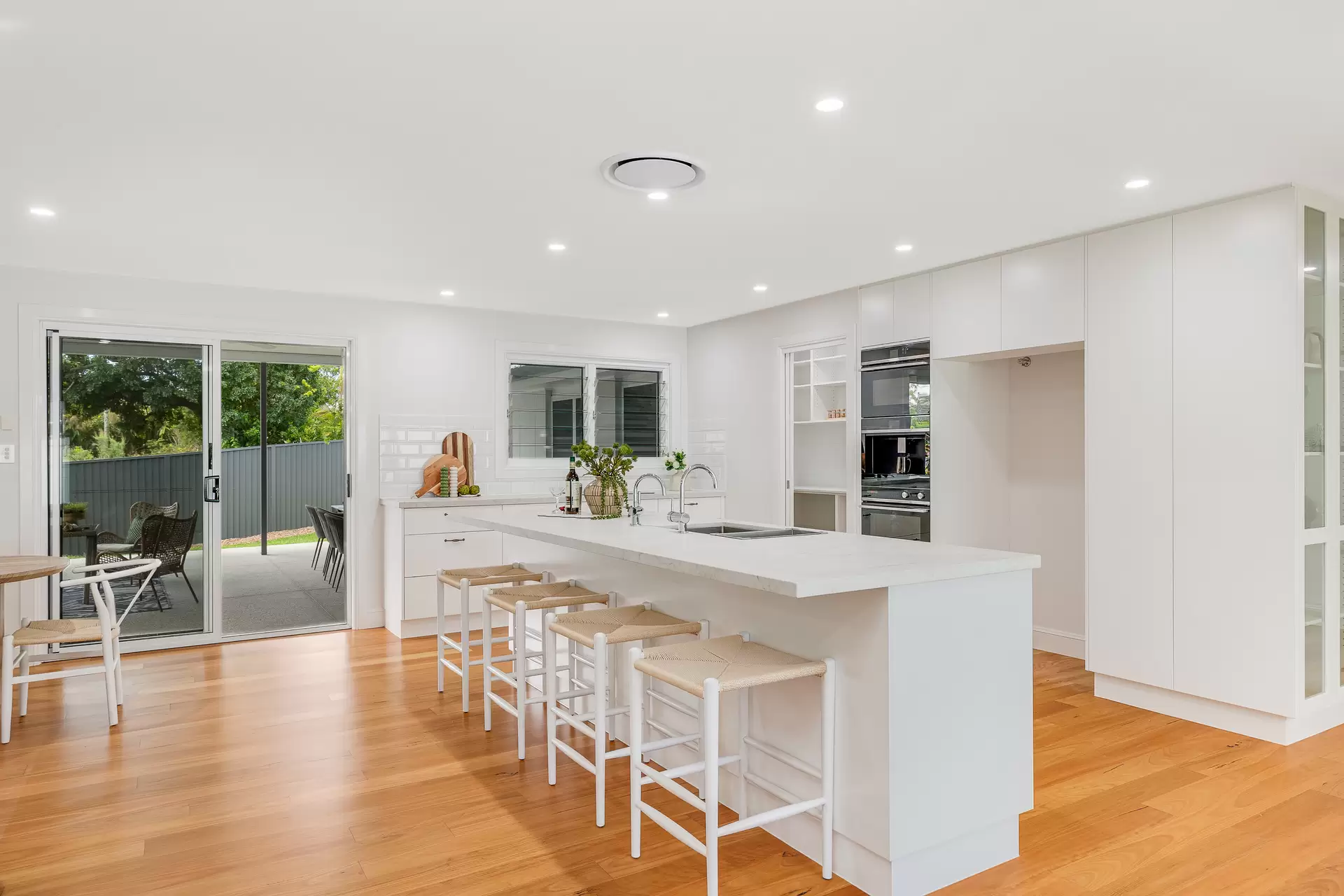 39 Sunshine Drive, Cleveland Sold by Queensland Sotheby's International Realty - image 1