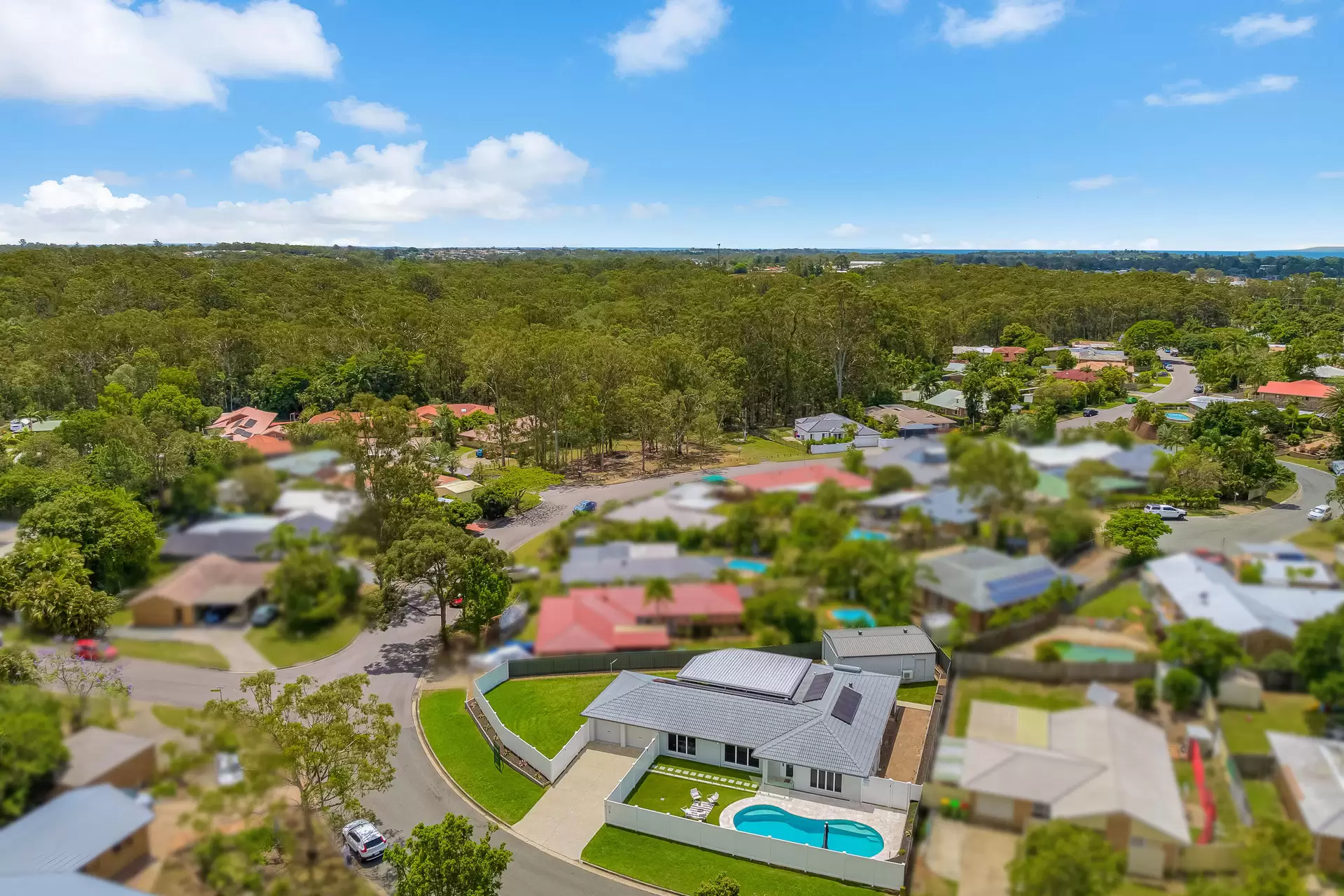 39 Sunshine Drive, Cleveland Sold by Queensland Sotheby's International Realty - image 1