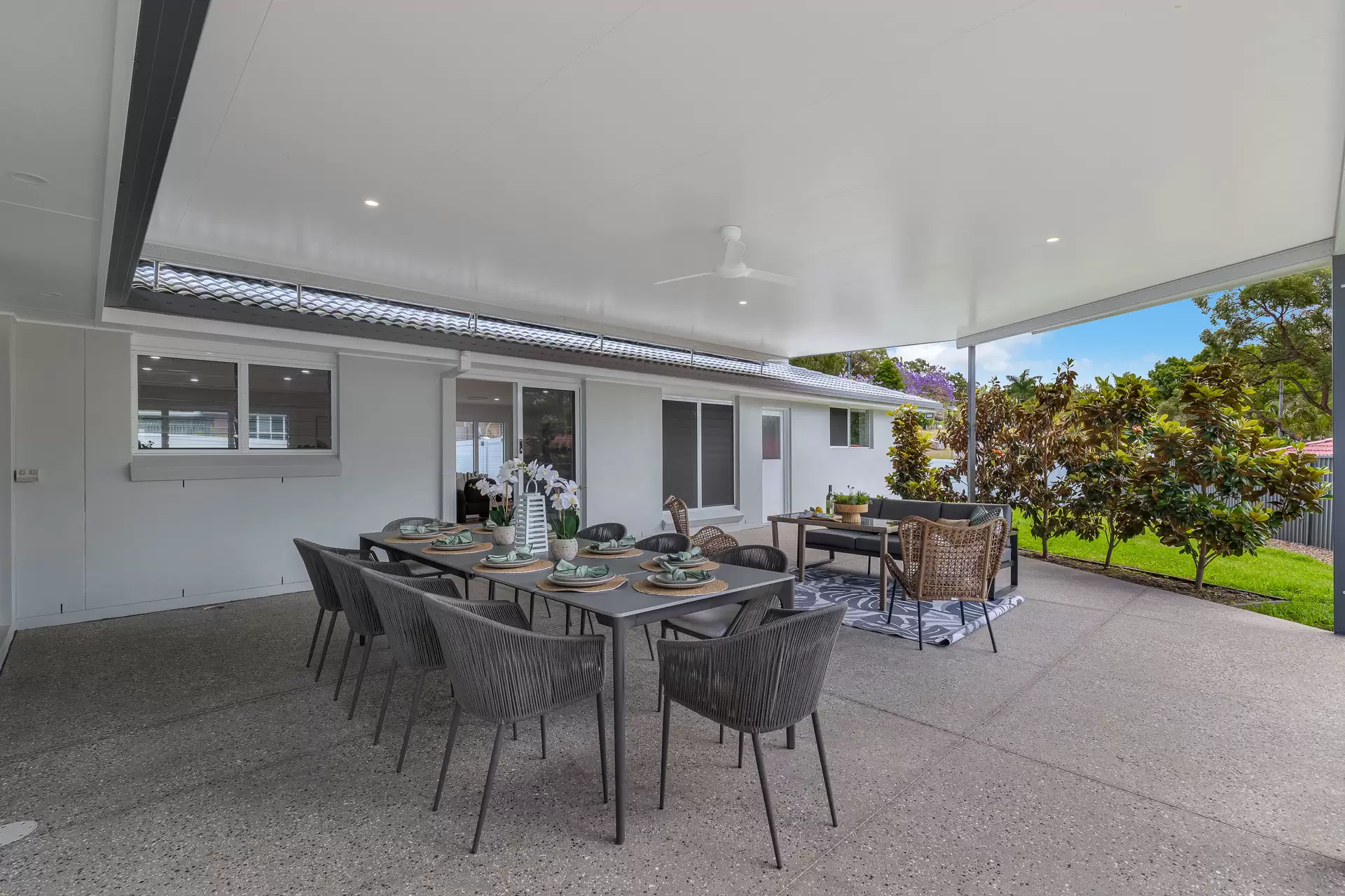 39 Sunshine Drive, Cleveland Sold by Queensland Sotheby's International Realty - image 1