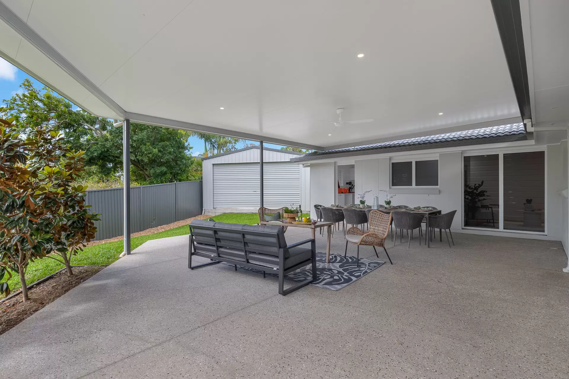 39 Sunshine Drive, Cleveland Sold by Queensland Sotheby's International Realty - image 1