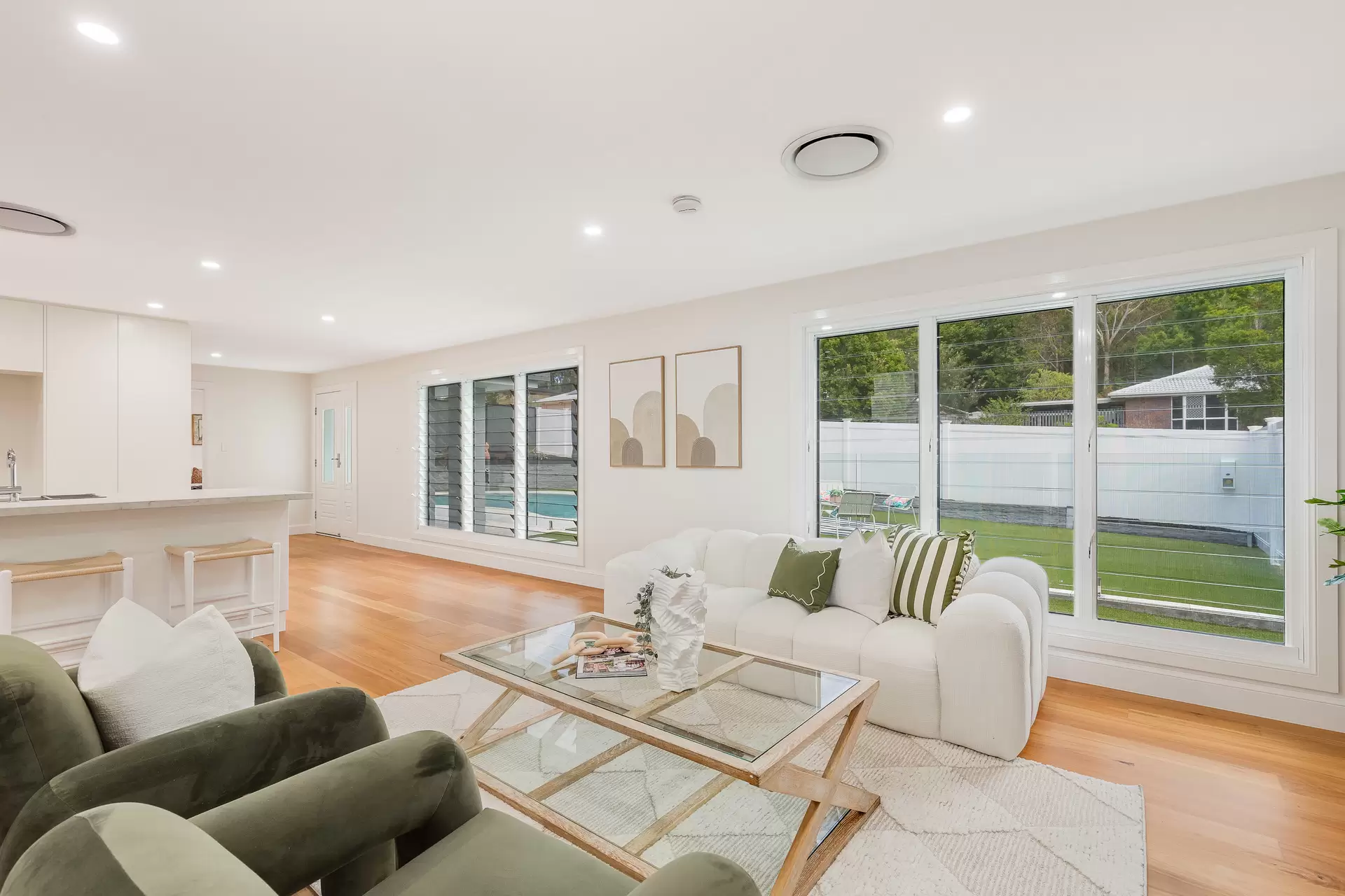 39 Sunshine Drive, Cleveland Sold by Queensland Sotheby's International Realty - image 1