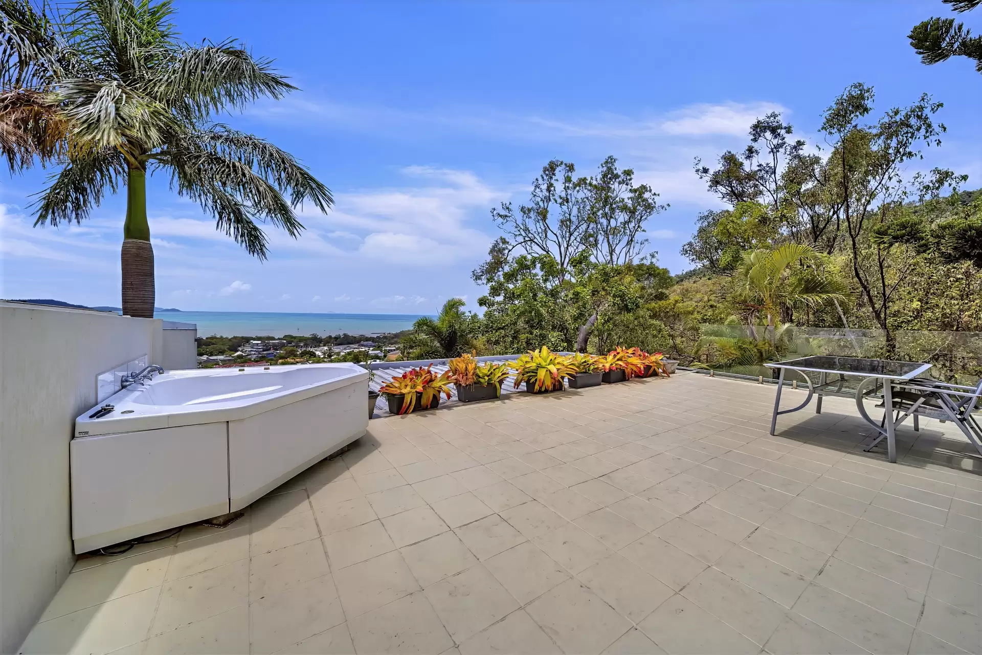 88 Yachtsman Parade, Cannonvale For Sale by Queensland Sotheby's International Realty - image 1