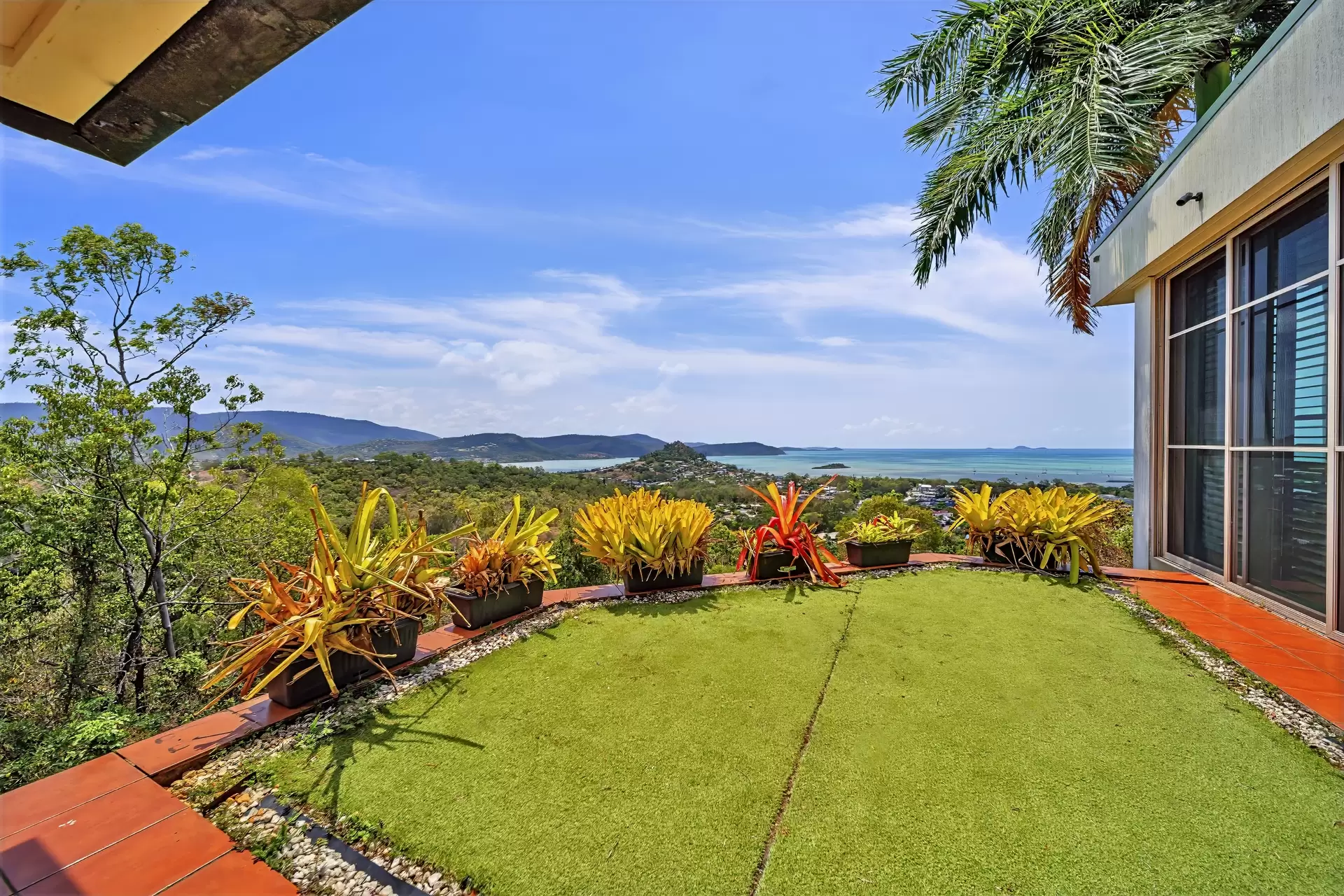 88 Yachtsman Parade, Cannonvale For Sale by Queensland Sotheby's International Realty - image 1
