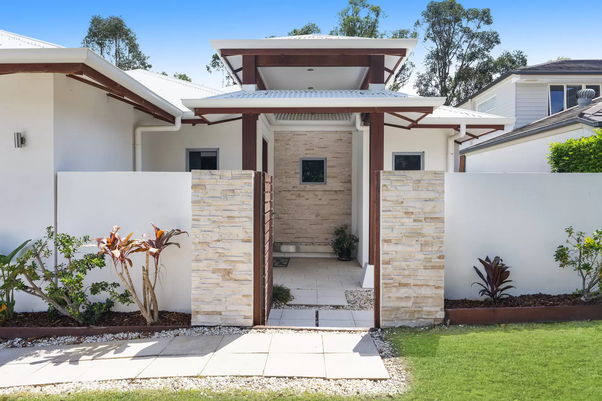 5 Bunker Court, Peregian Springs Sold by Queensland Sotheby's International Realty - image 1