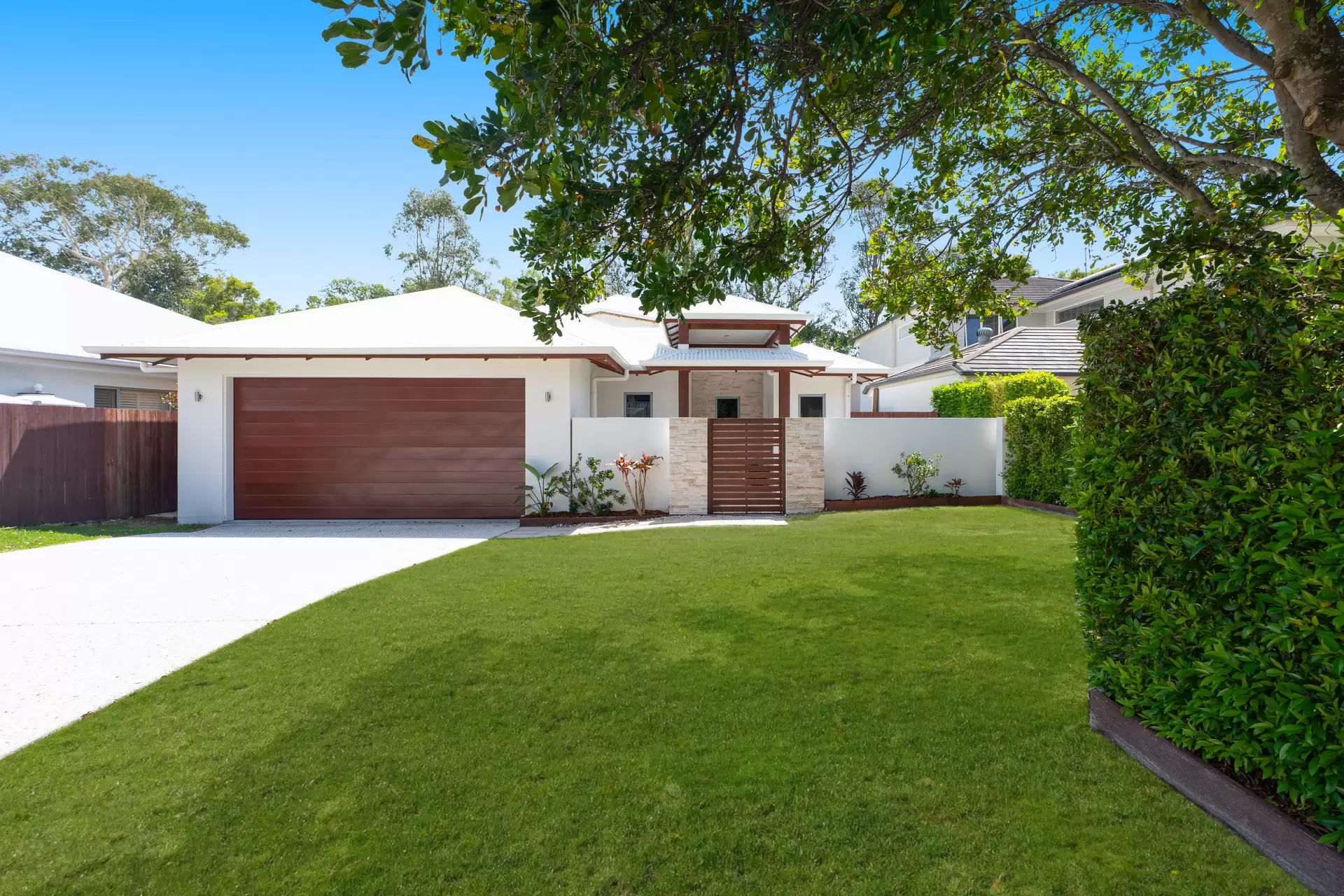 5 Bunker Court, Peregian Springs Sold by Queensland Sotheby's International Realty - image 1