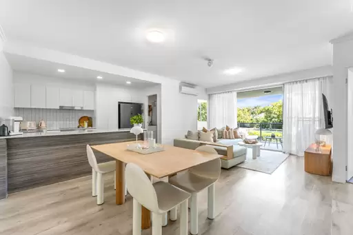 211/29 Varsity Parade, Varsity Lakes Sold by Queensland Sotheby's International Realty