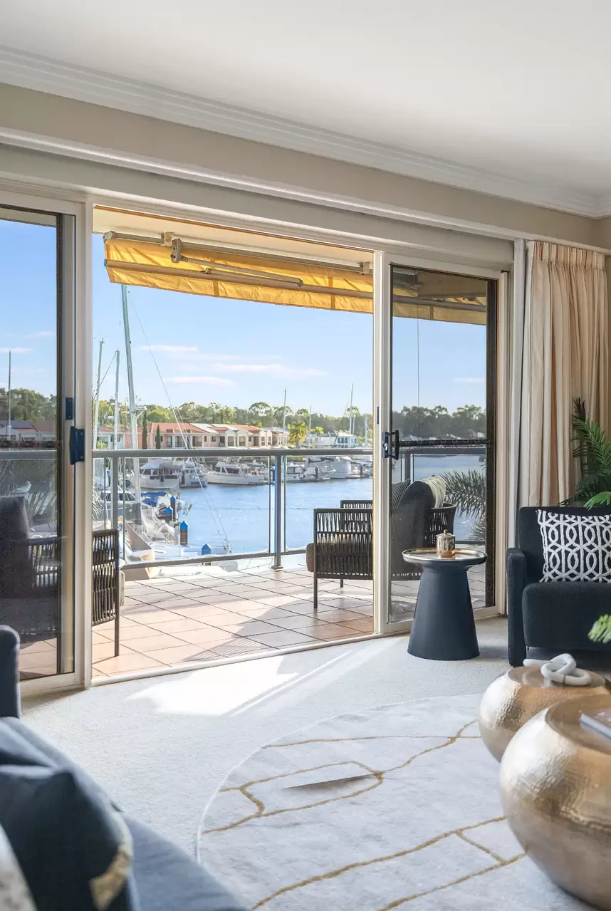 18/12 Esperance Court, Raby Bay Sold by  - image 1