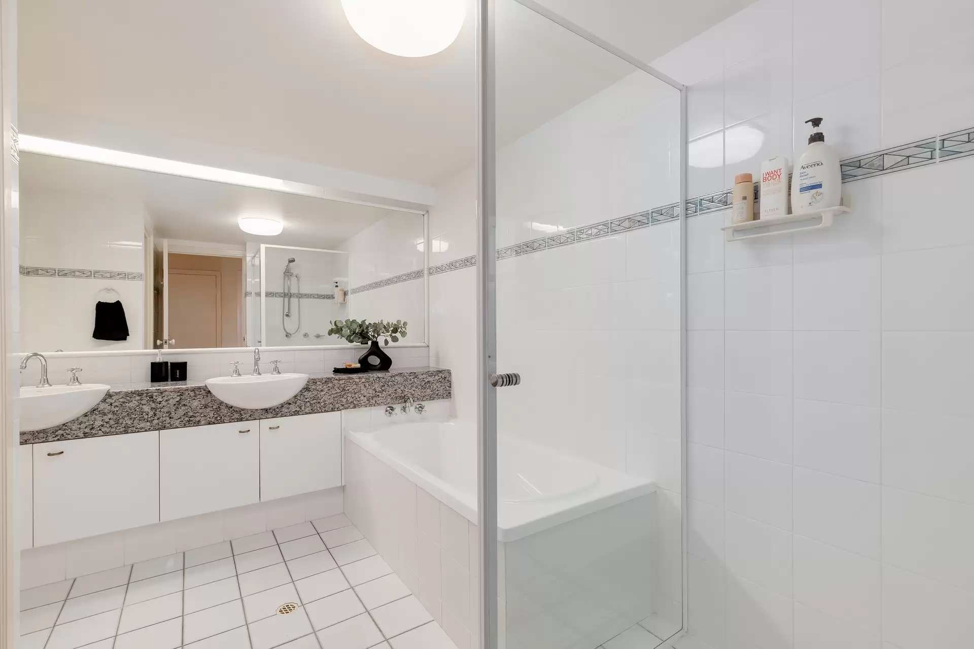 18/12 Esperance Court, Raby Bay Sold by Queensland Sotheby's International Realty - image 1