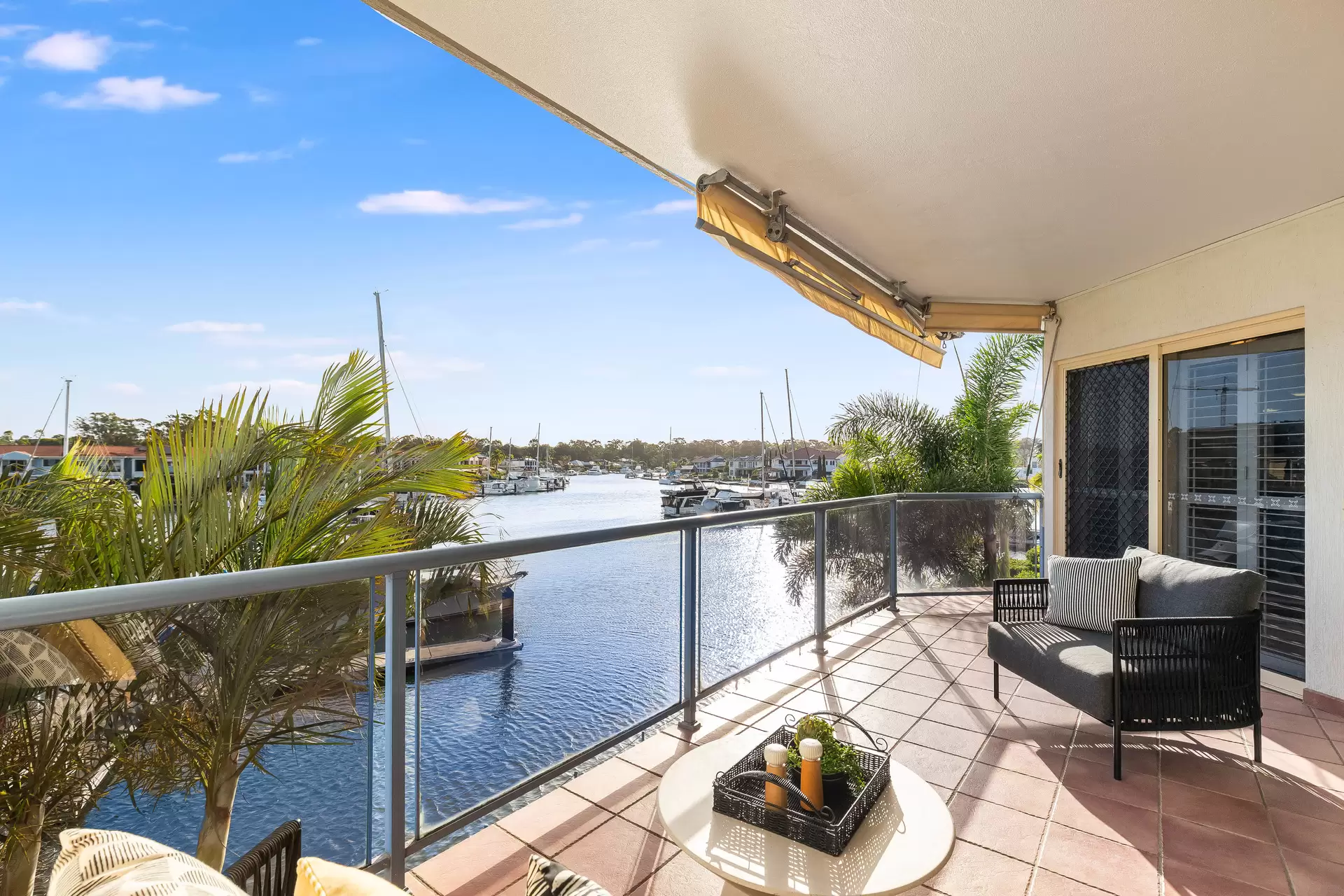 18/12 Esperance Court, Raby Bay Sold by  - image 1