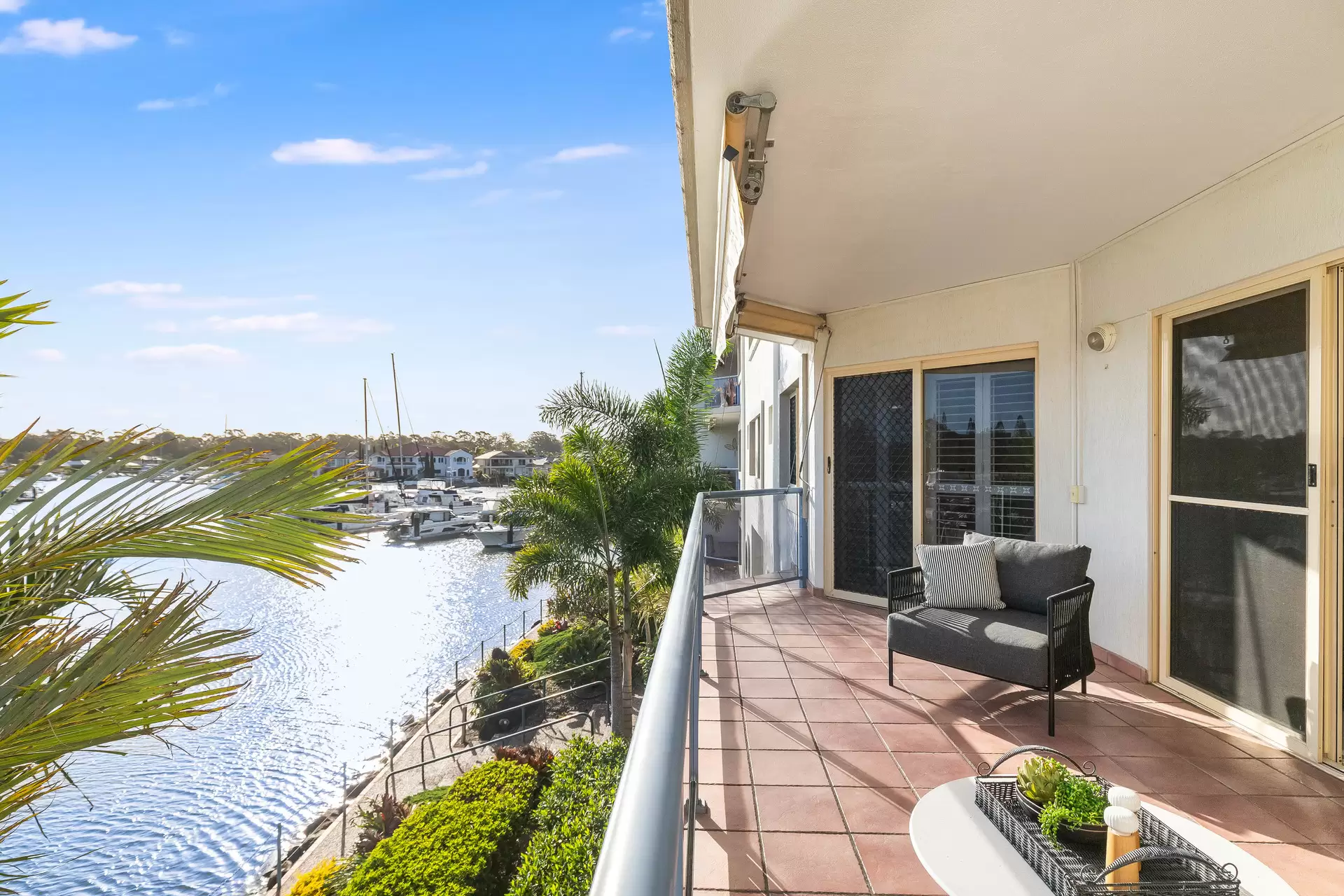 18/12 Esperance Court, Raby Bay Sold by  - image 1