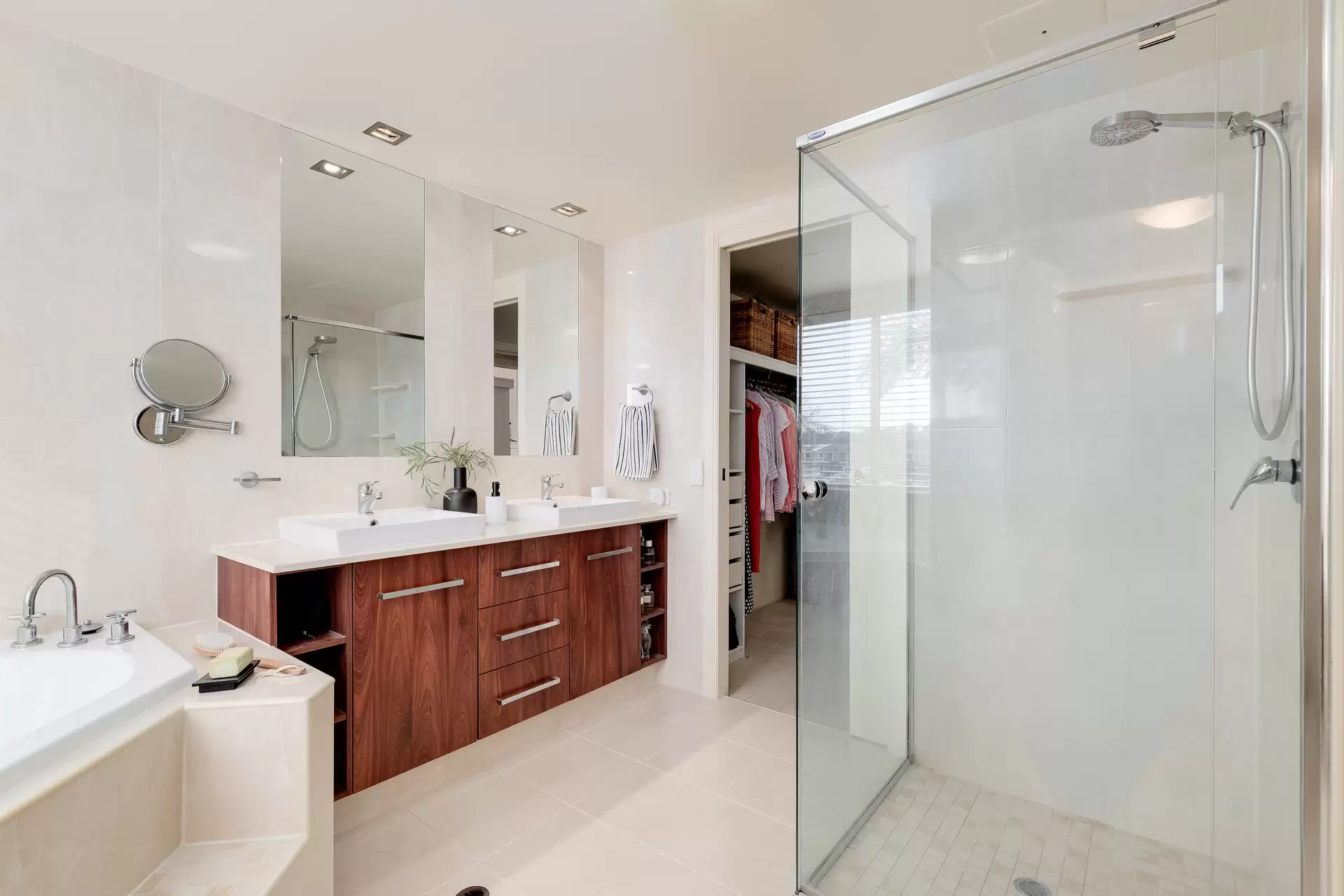 18/12 Esperance Court, Raby Bay Sold by Queensland Sotheby's International Realty - image 1