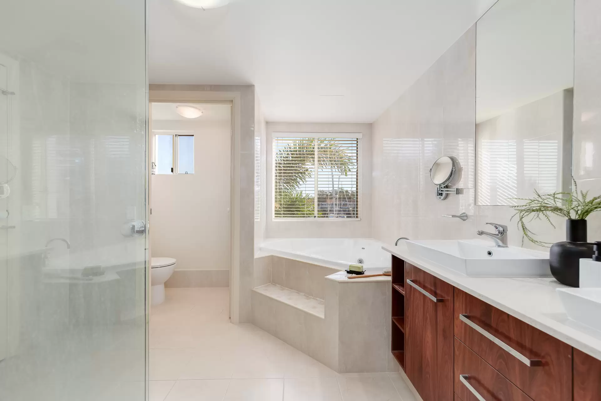 18/12 Esperance Court, Raby Bay Sold by Queensland Sotheby's International Realty - image 1