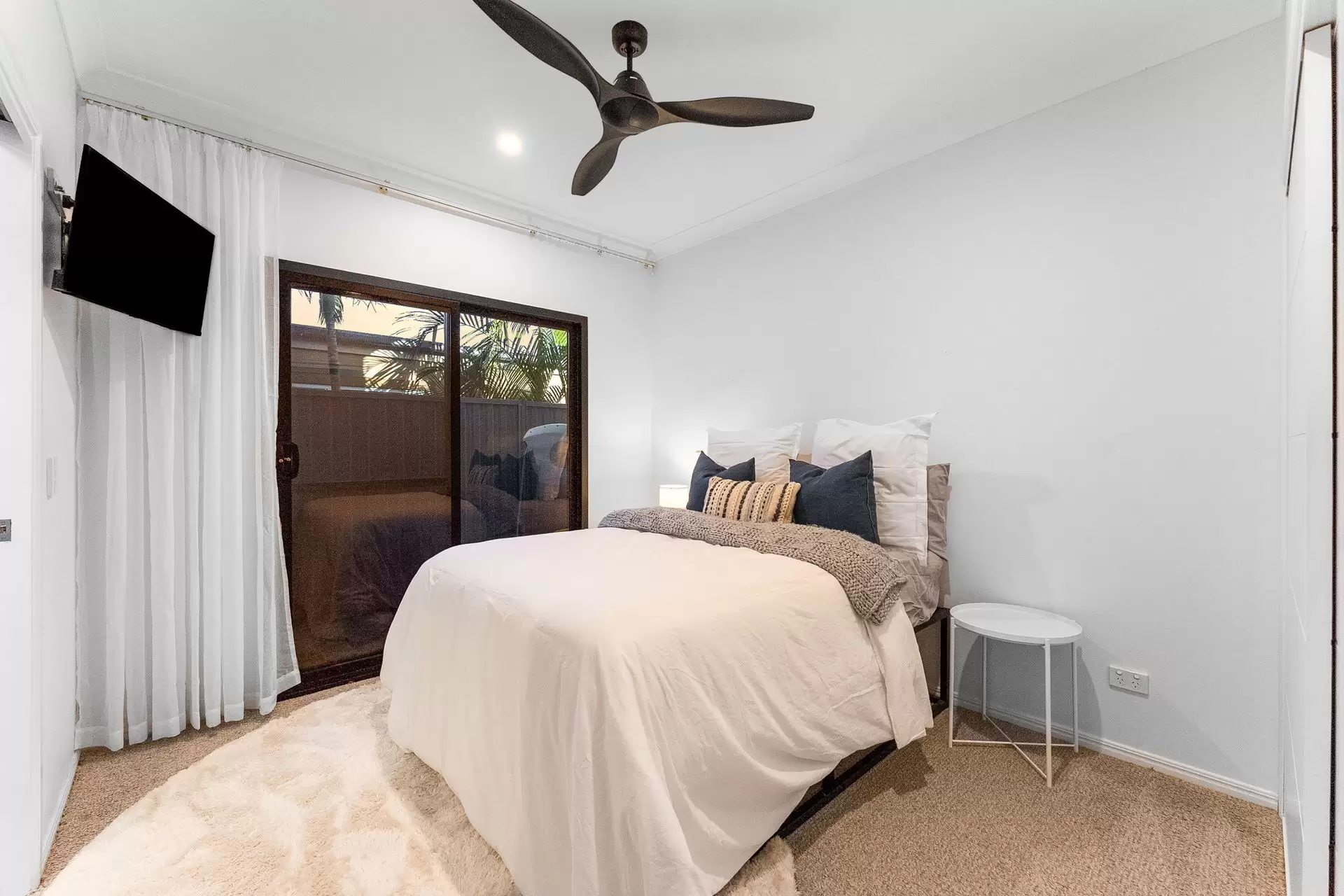 2/149 Musgrave Avenue, Labrador Sold by Queensland Sotheby's International Realty - image 1