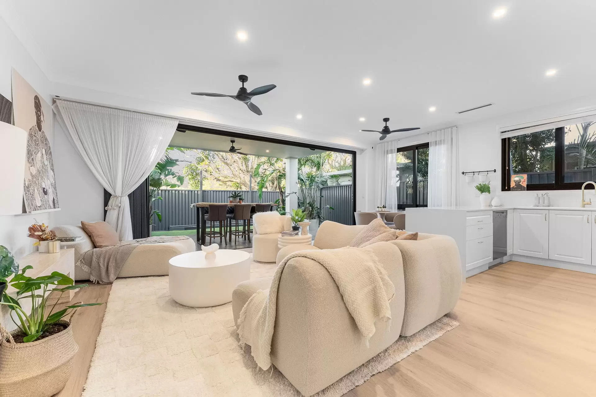2/149 Musgrave Avenue, Labrador Sold by Queensland Sotheby's International Realty - image 1