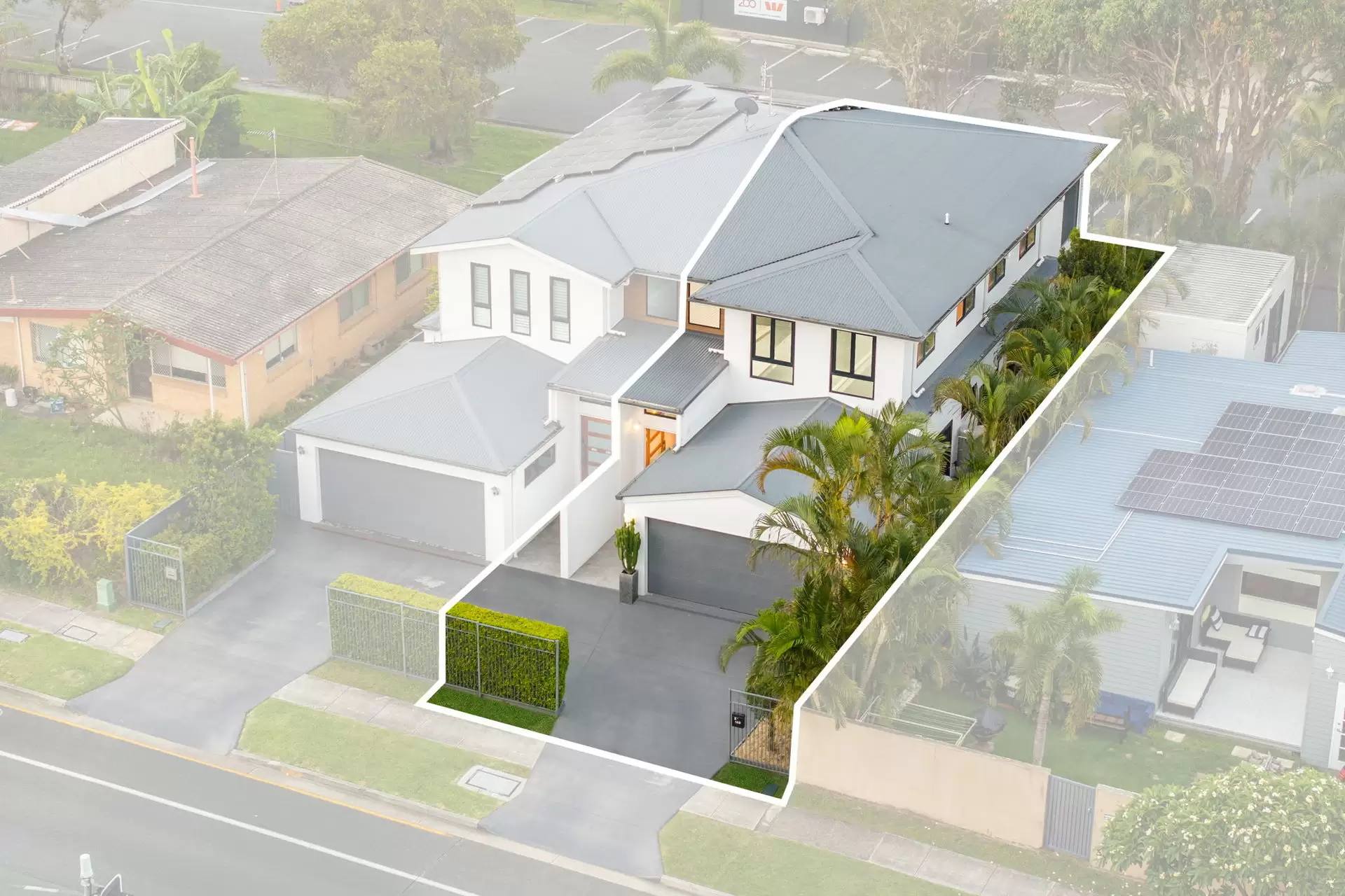 2/149 Musgrave Avenue, Labrador Sold by Queensland Sotheby's International Realty - image 1