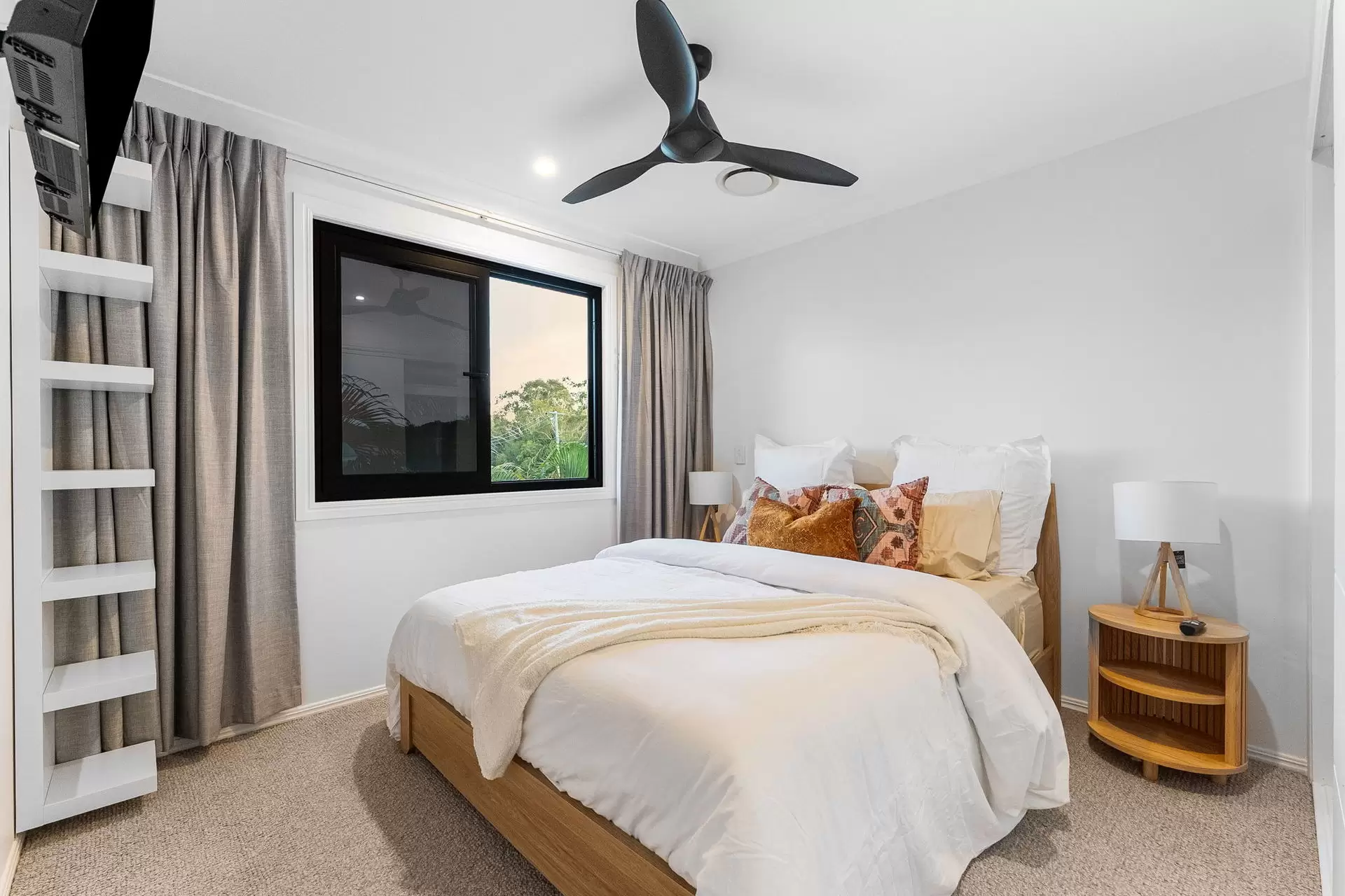2/149 Musgrave Avenue, Labrador Sold by Queensland Sotheby's International Realty - image 1