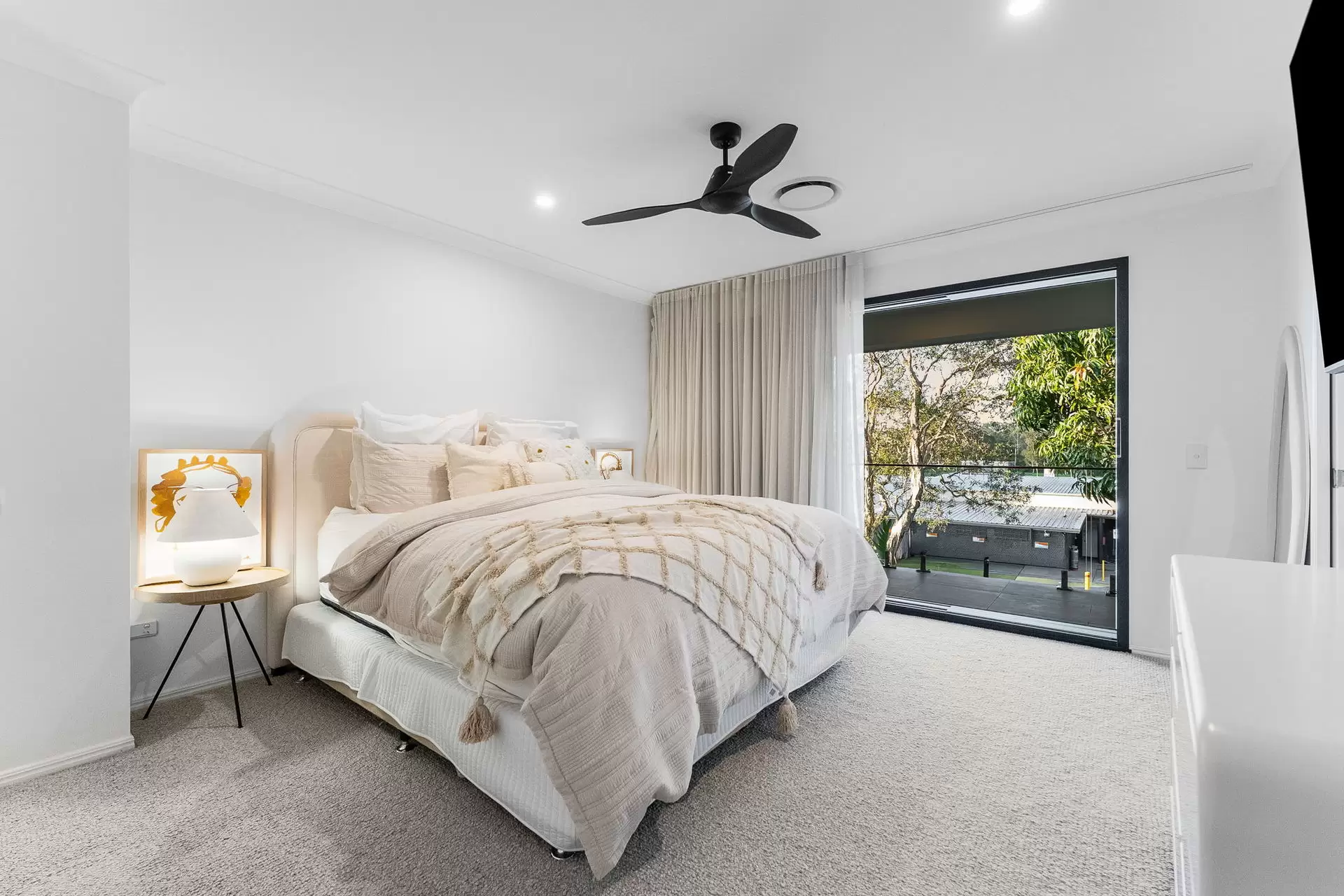 2/149 Musgrave Avenue, Labrador Sold by Queensland Sotheby's International Realty - image 1