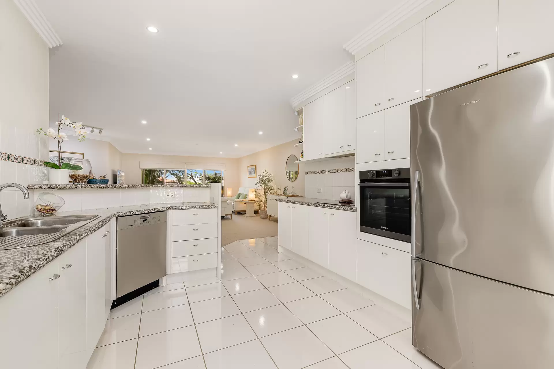 33/10-14 Esperance Court, Raby Bay Sold by Queensland Sotheby's International Realty - image 1