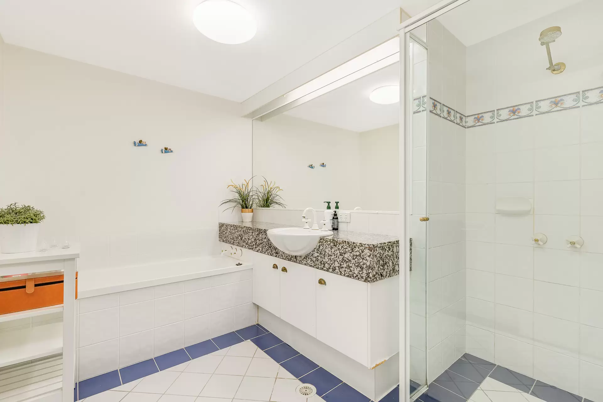 33/10-14 Esperance Court, Raby Bay Sold by Queensland Sotheby's International Realty - image 1