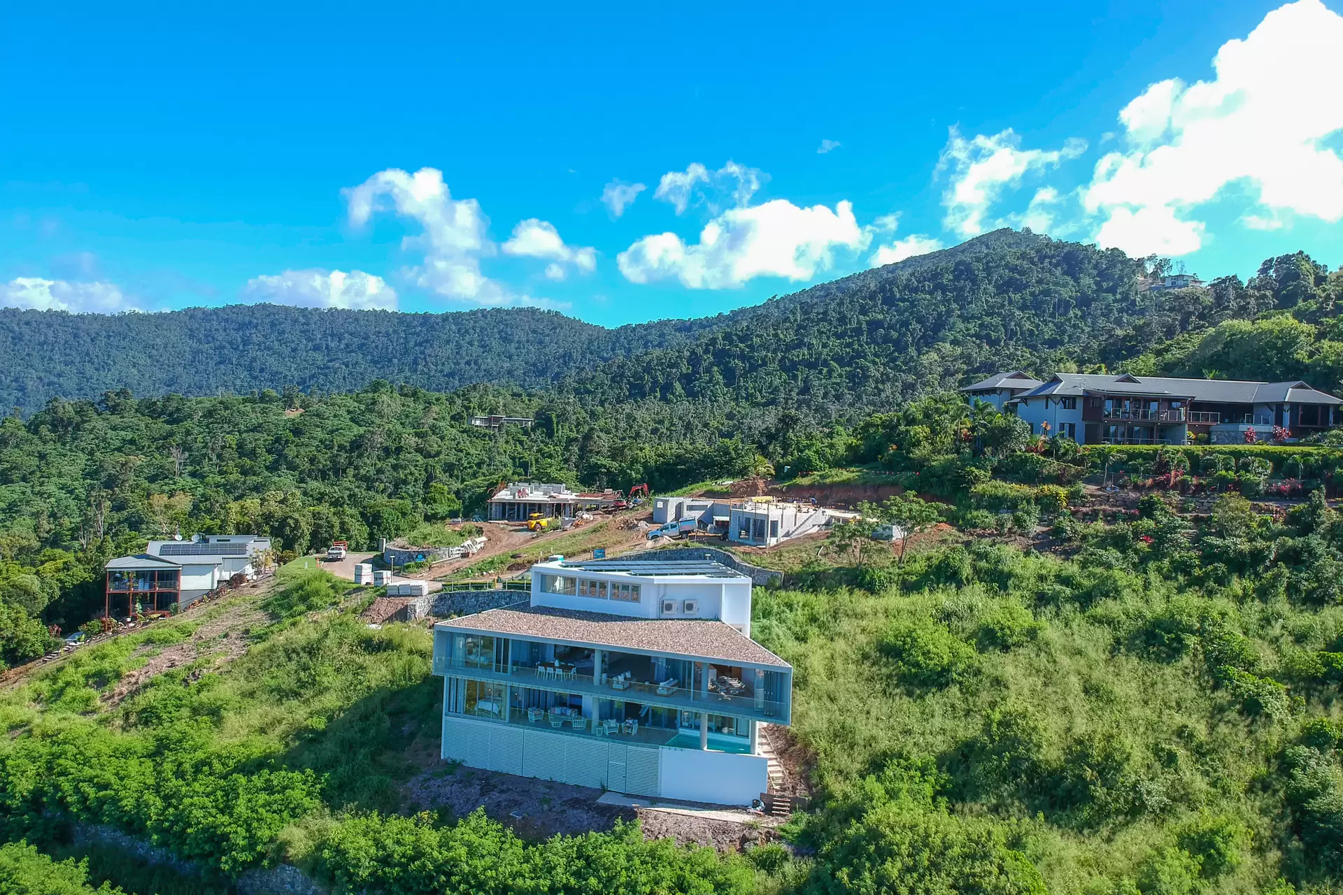 10 Bottletree Close, Airlie Beach For Sale by Queensland Sotheby's International Realty - image 1