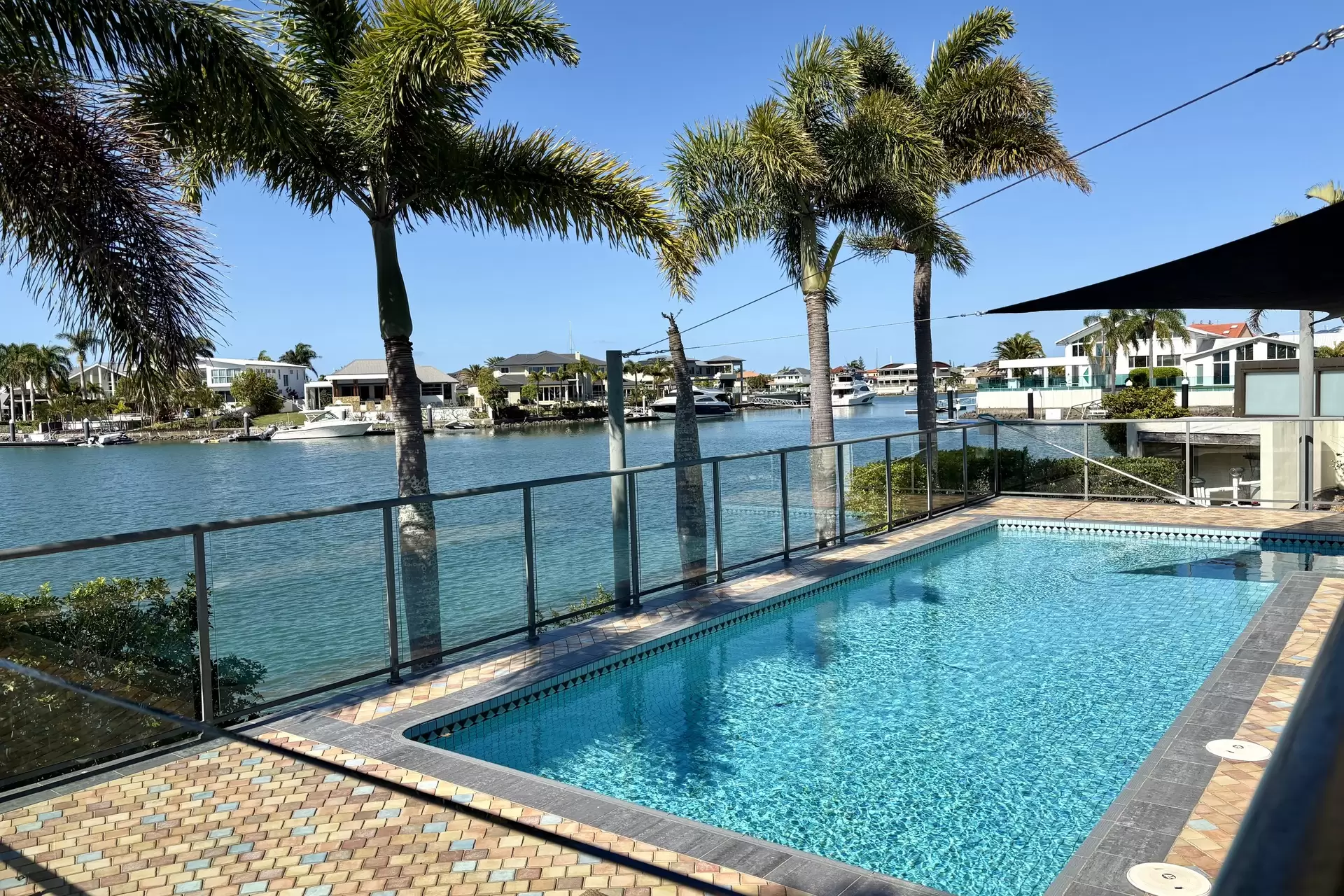 27 Captains Court, Raby Bay Sold by  - image 1