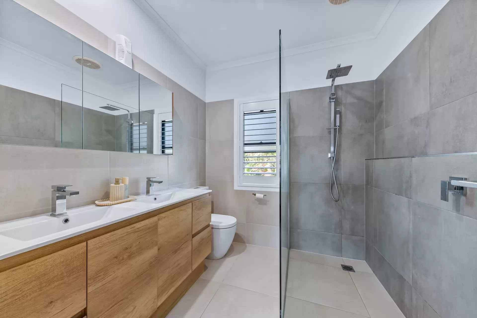 32/25 Abell Road, Cannonvale Sold by Queensland Sotheby's International Realty - image 1