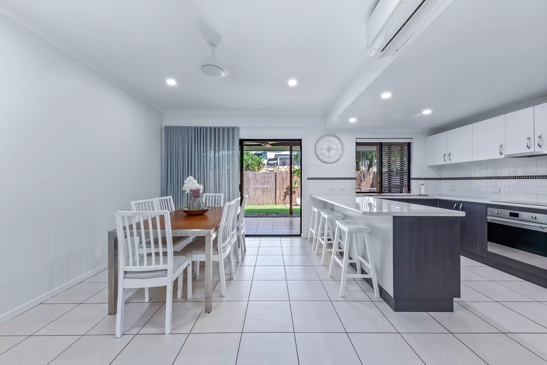 32/25 Abell Road, Cannonvale Sold by Queensland Sotheby's International Realty - image 1
