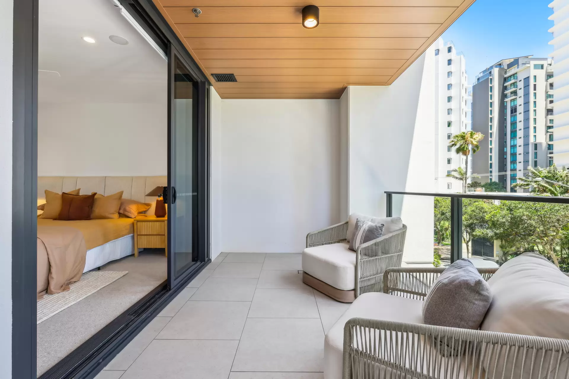 7/25 Woodroffe Avenue, Main Beach For Sale by Queensland Sotheby's International Realty - image 1