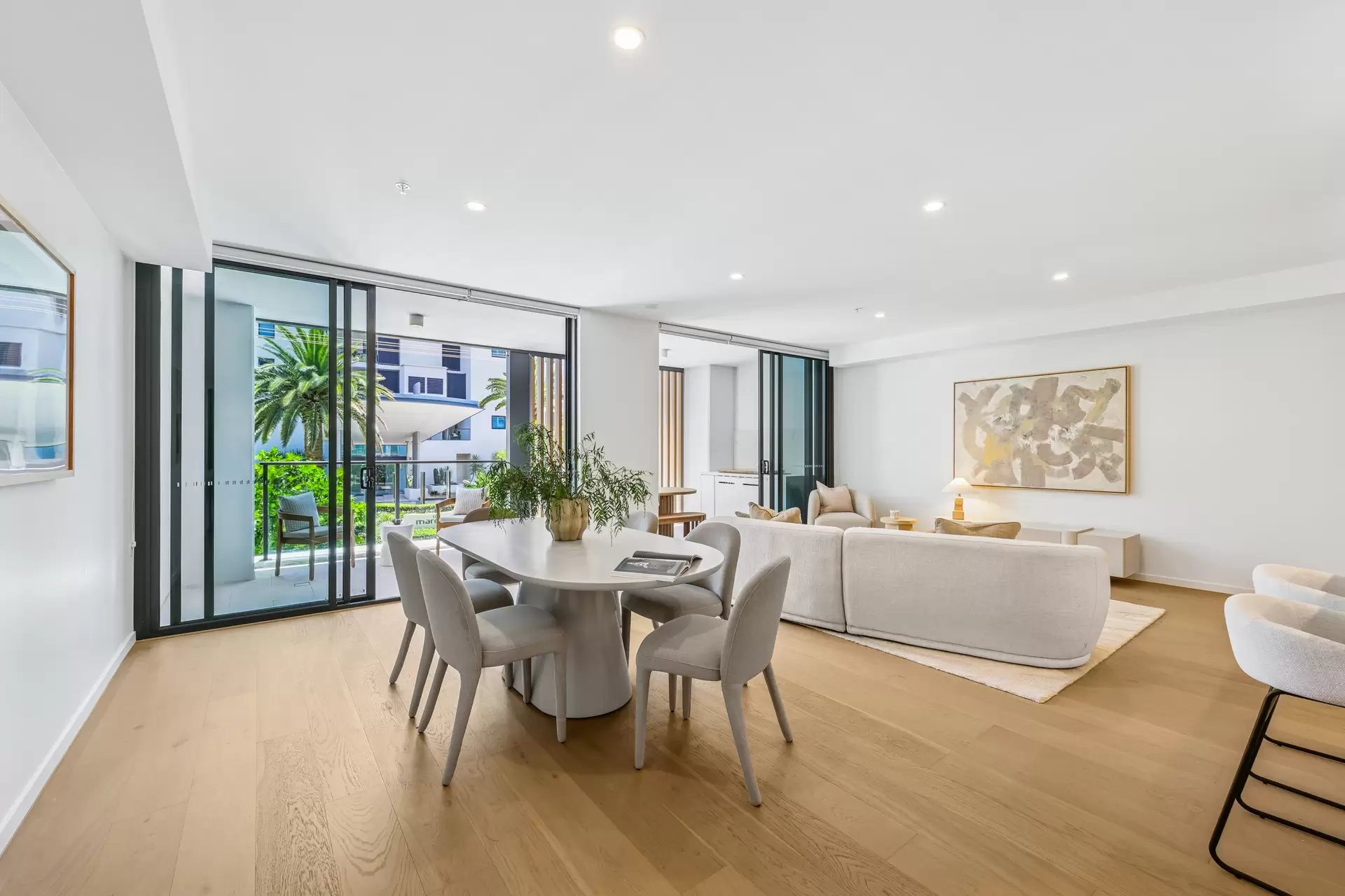 7/25 Woodroffe Avenue, Main Beach For Sale by Queensland Sotheby's International Realty - image 1