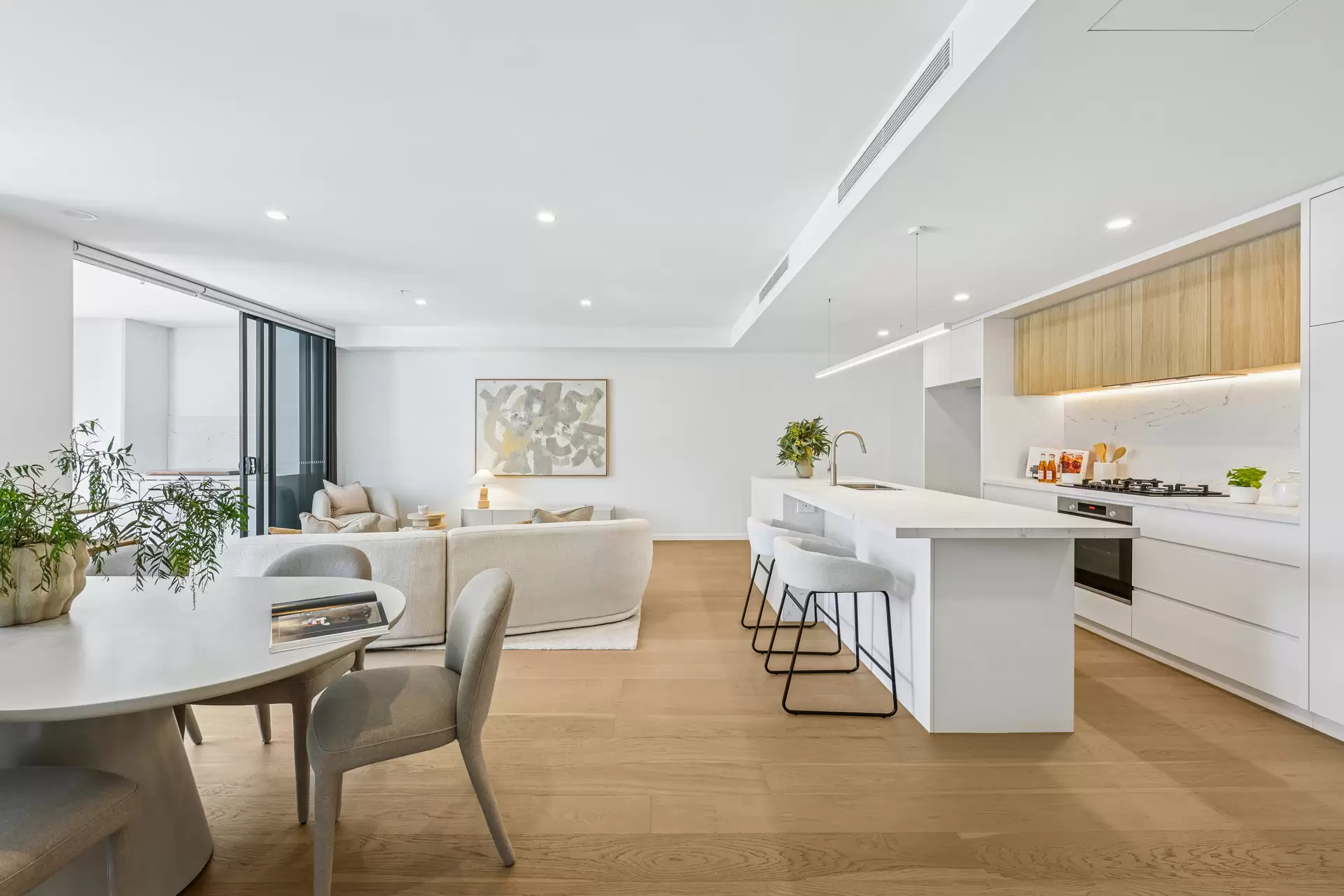 7/25 Woodroffe Avenue, Main Beach For Sale by Queensland Sotheby's International Realty - image 1